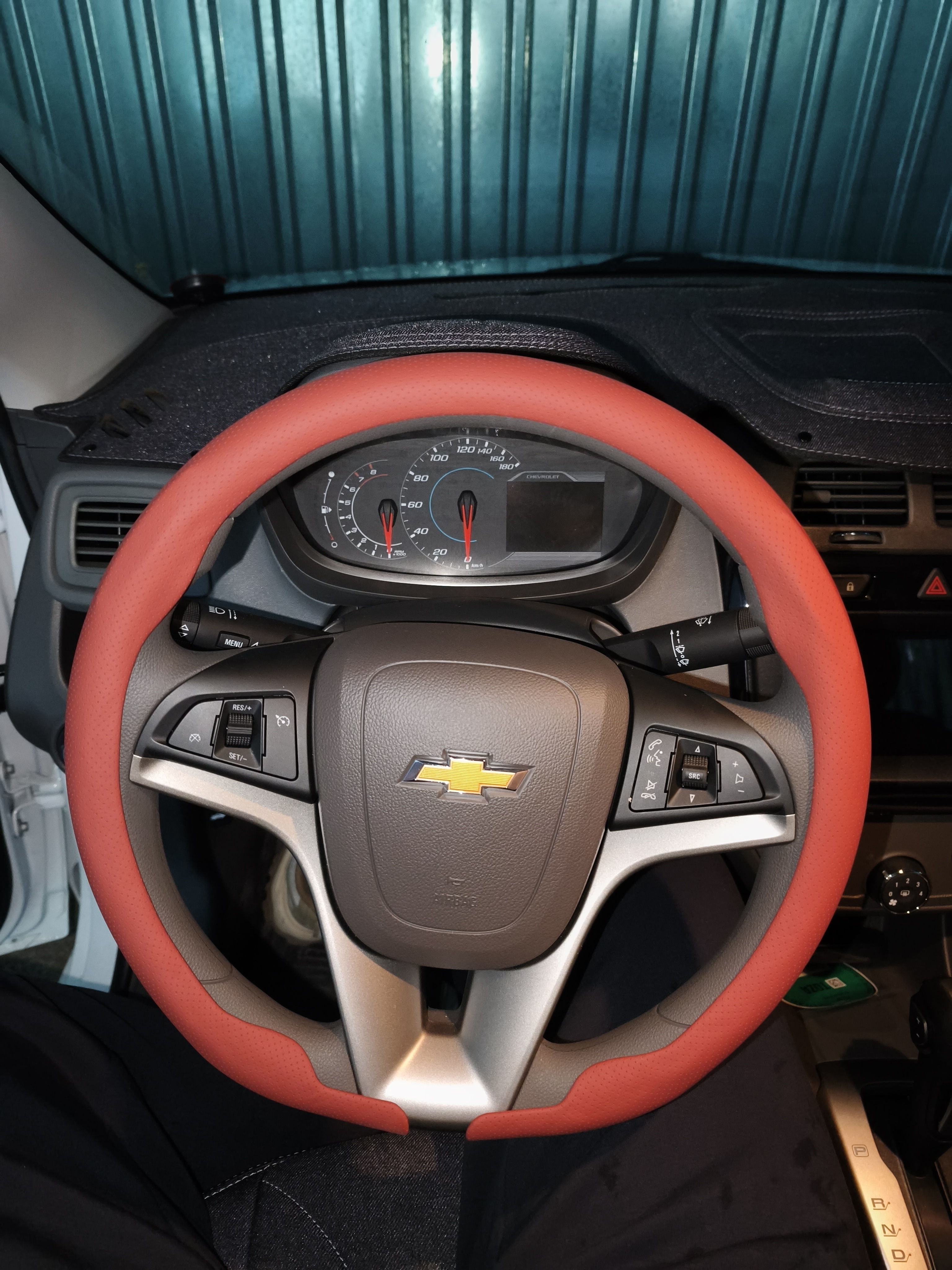 Универсальный чехол на руль автомобиля