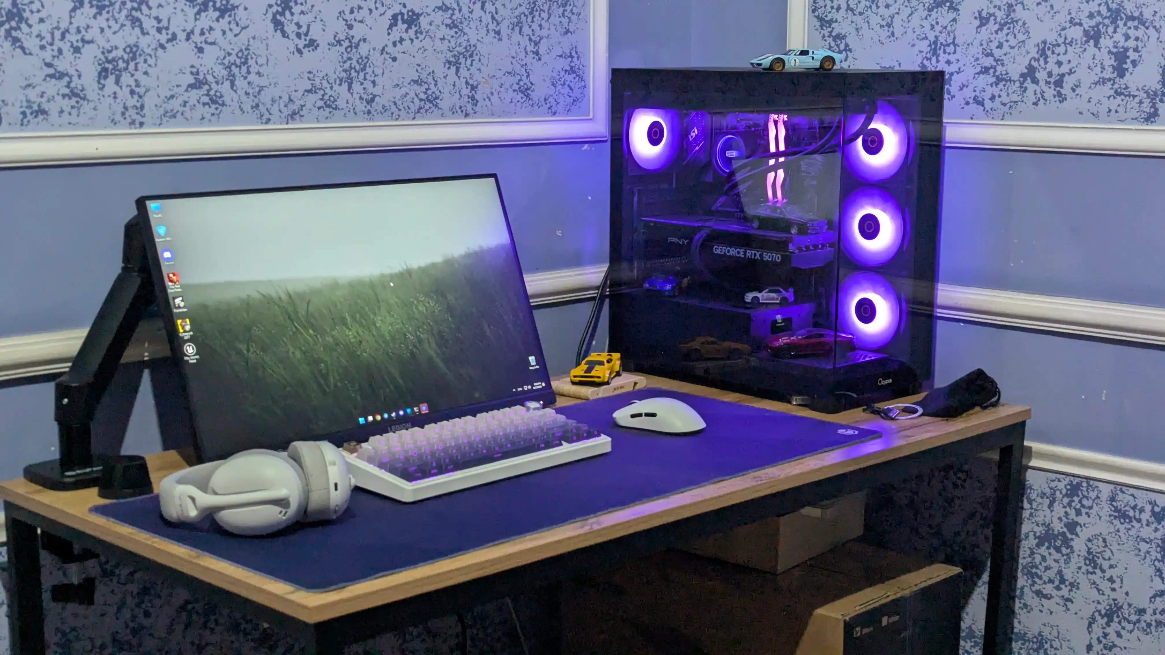 Monitor uchun stoyka M252