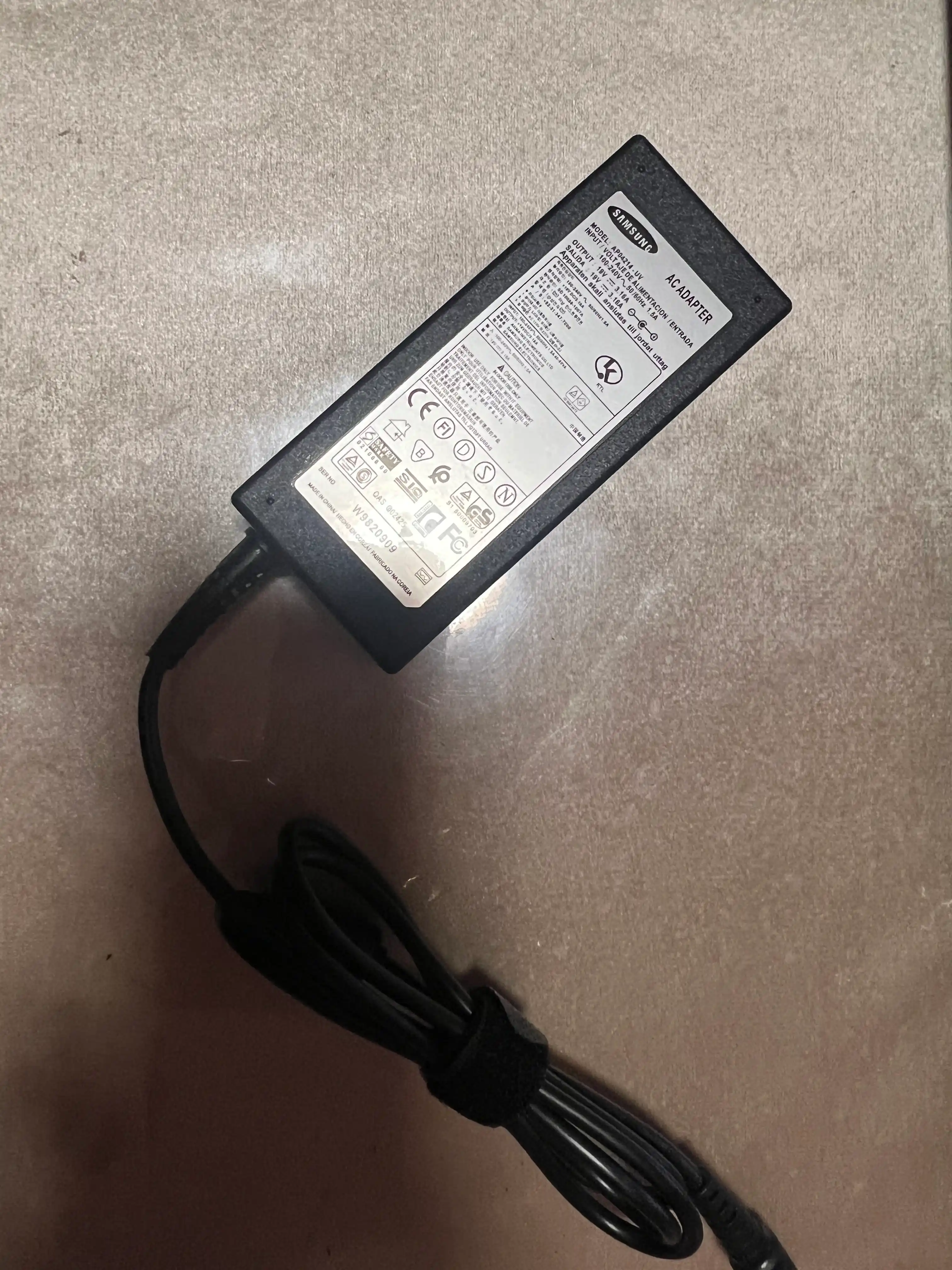 Зарядка для ноутбука Samsung 19V 3.16A 60W, блок питания