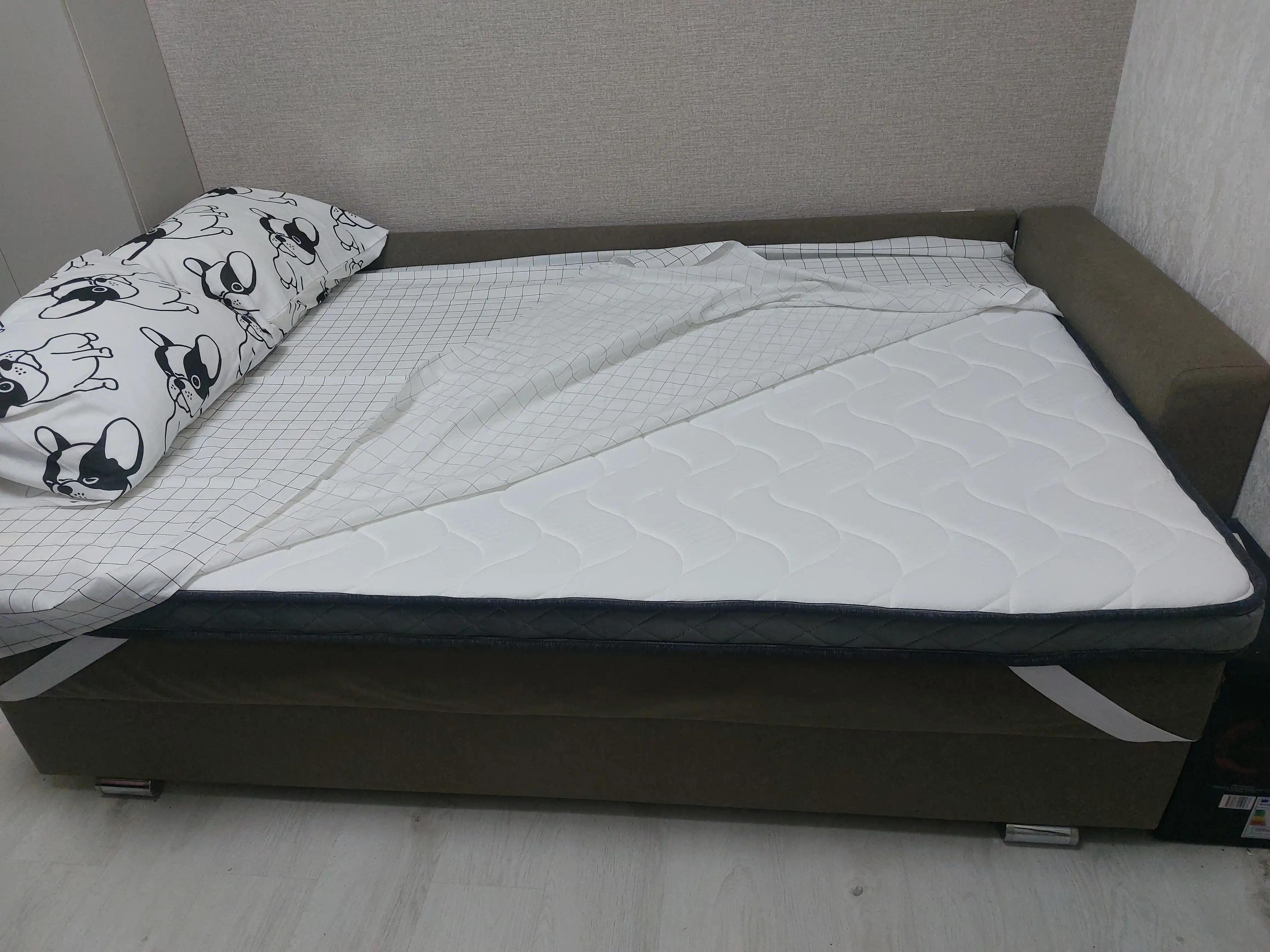 Matras va divan uchun topper, uyquni yaxshilaydi, notekisliklarni bartaraf etadi