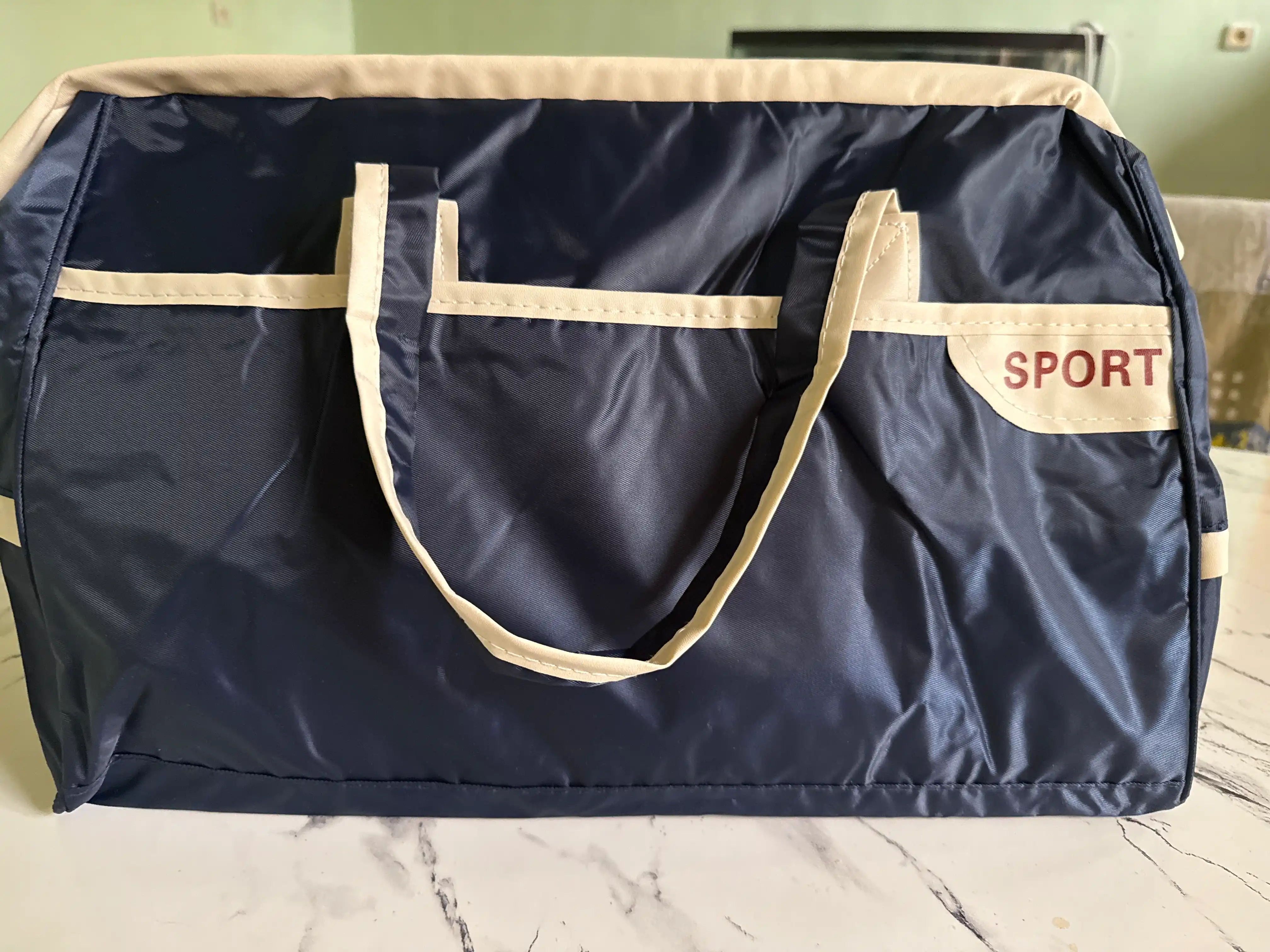 Sayohat va sport uchun sumka, katta sig‘imli, yengil va zamonaviy, qo‘l tutqichli