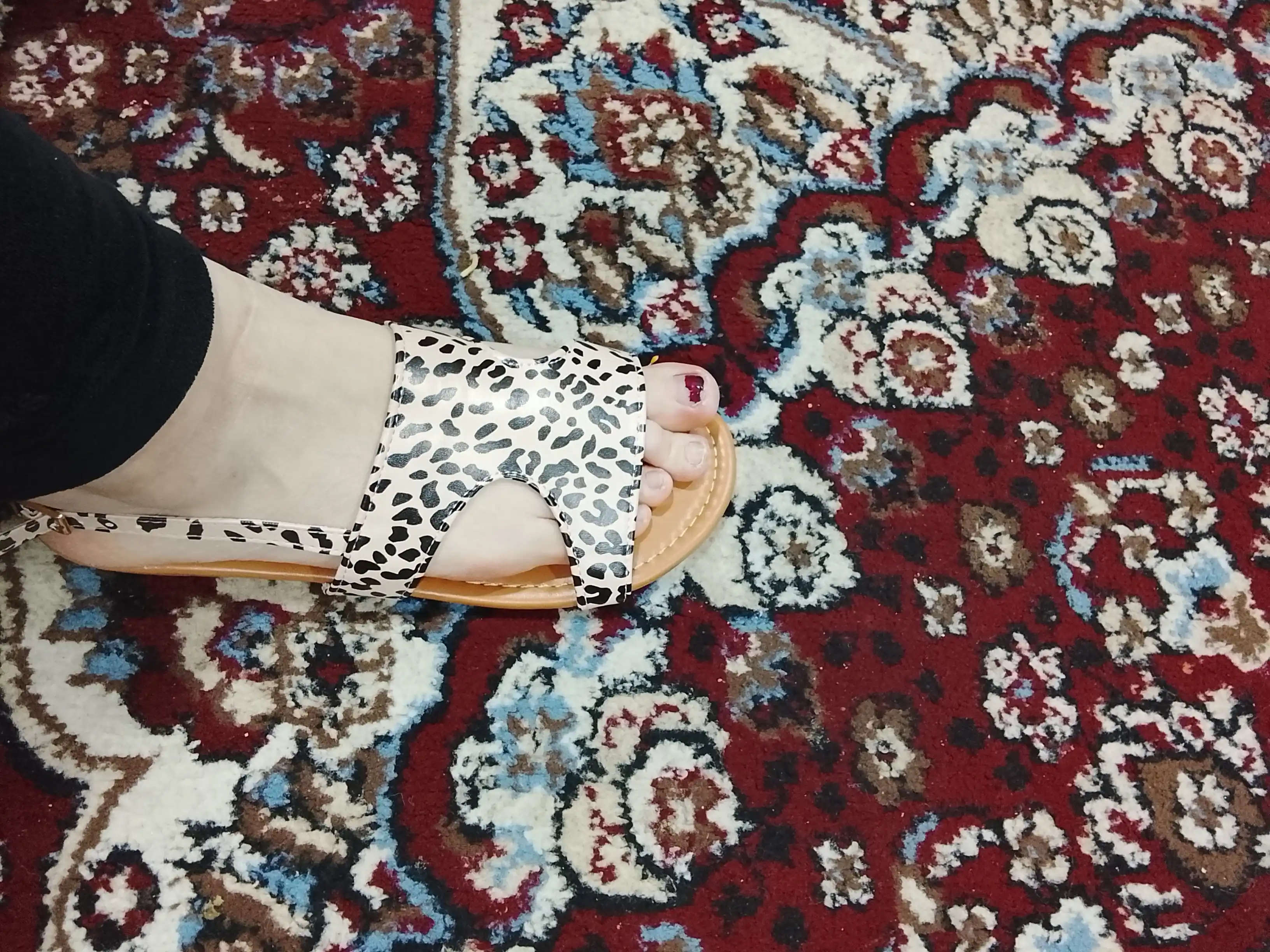 Ayollar sandallari, eko-charm sandallar, yumshoq tasodifiy