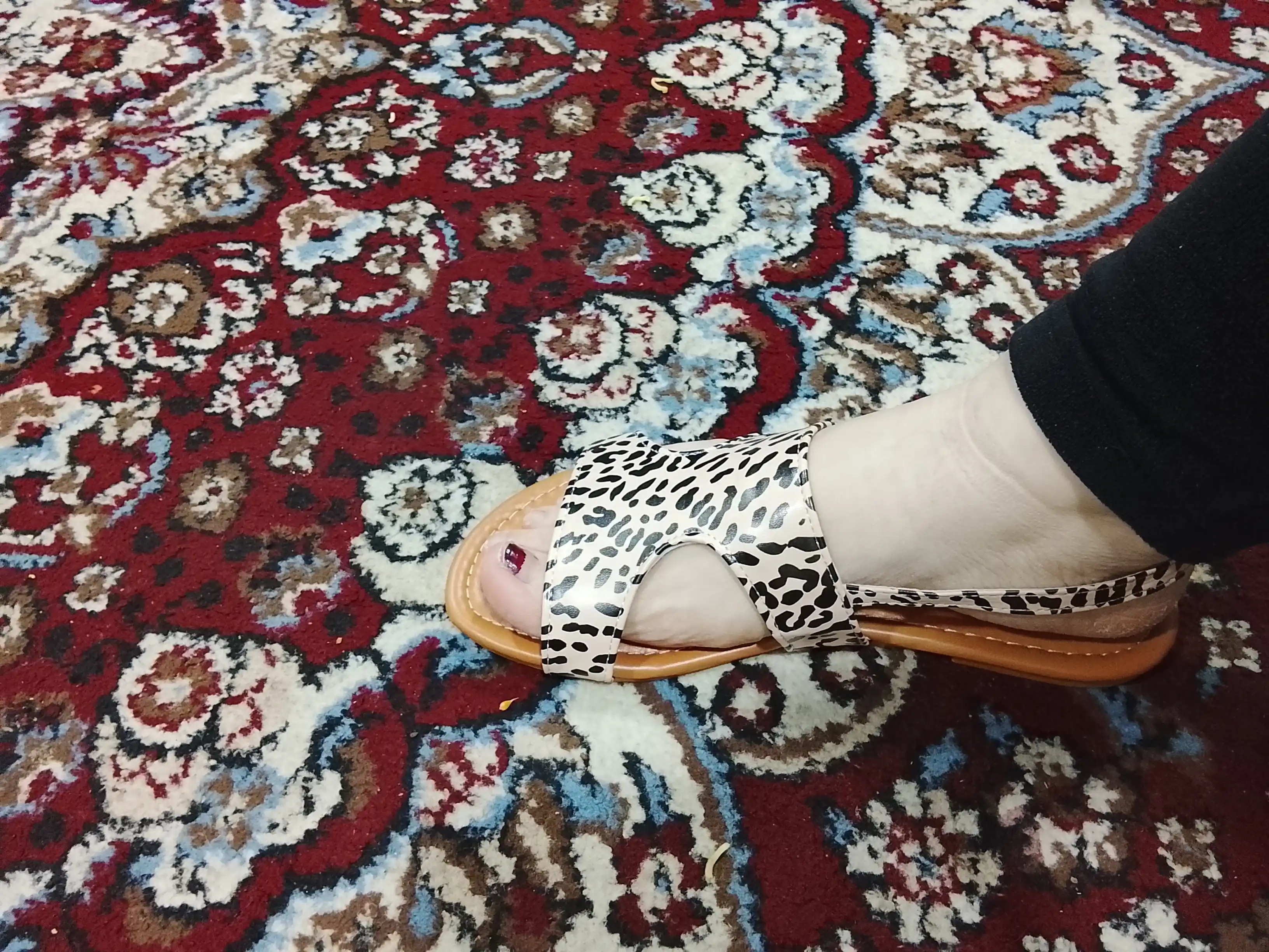 Ayollar sandallari, eko-charm sandallar, yumshoq tasodifiy