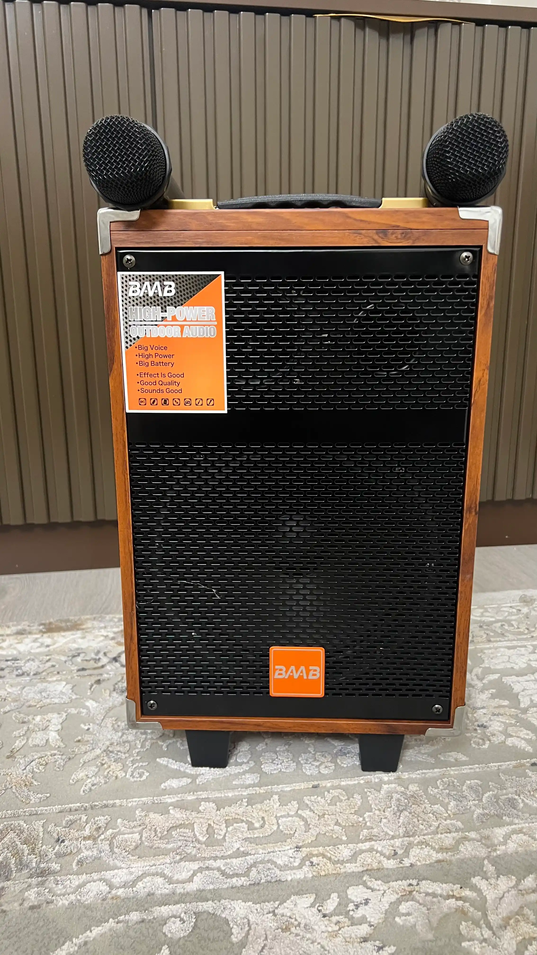 Караоке-колонка BAAB B-Q8 с 2 беспроводными микрофонами