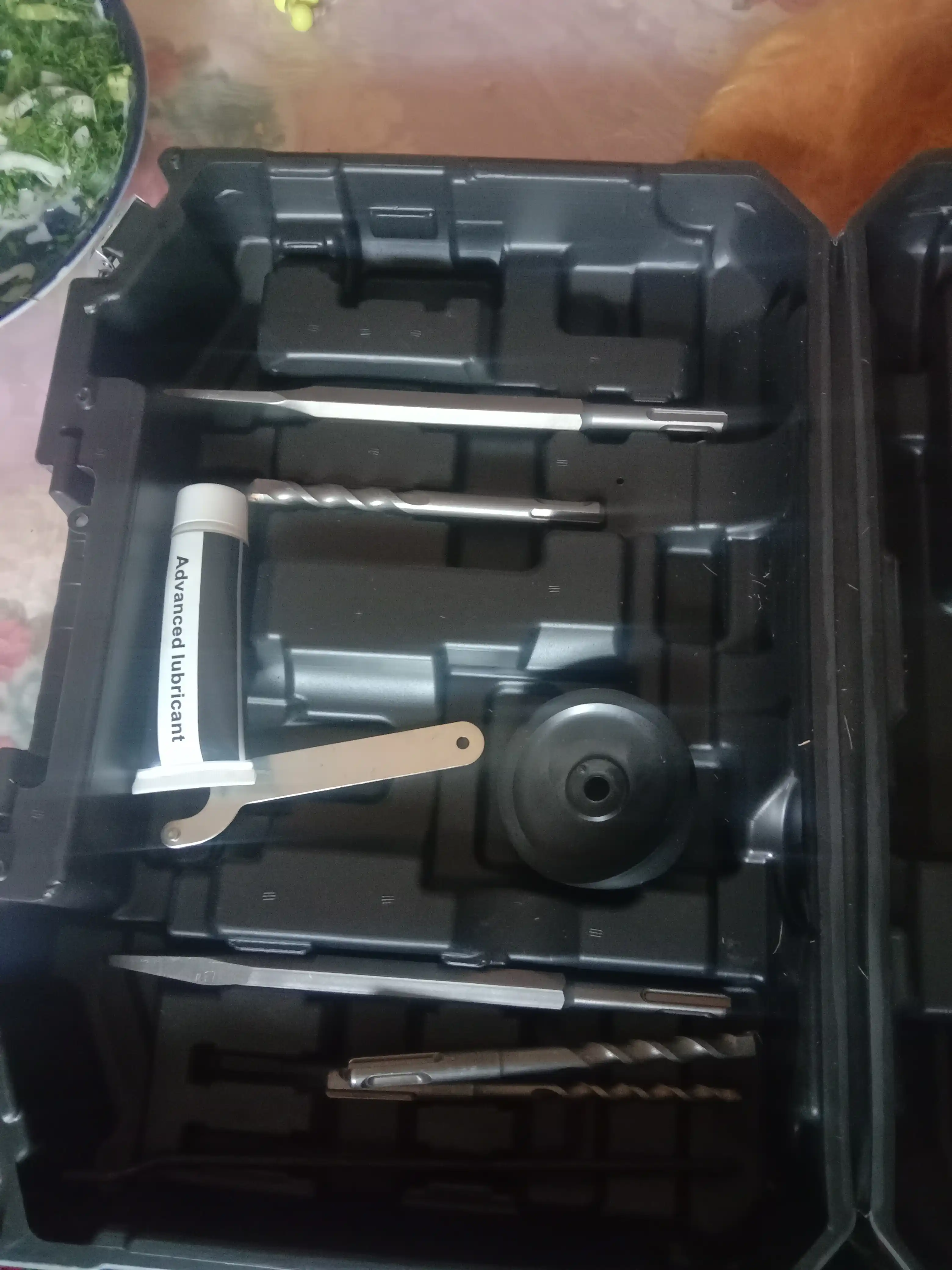 Perforator, kuchli rasiyskiy Number One EH1400/28-2, 1400 Vt, 4300 zar/daq