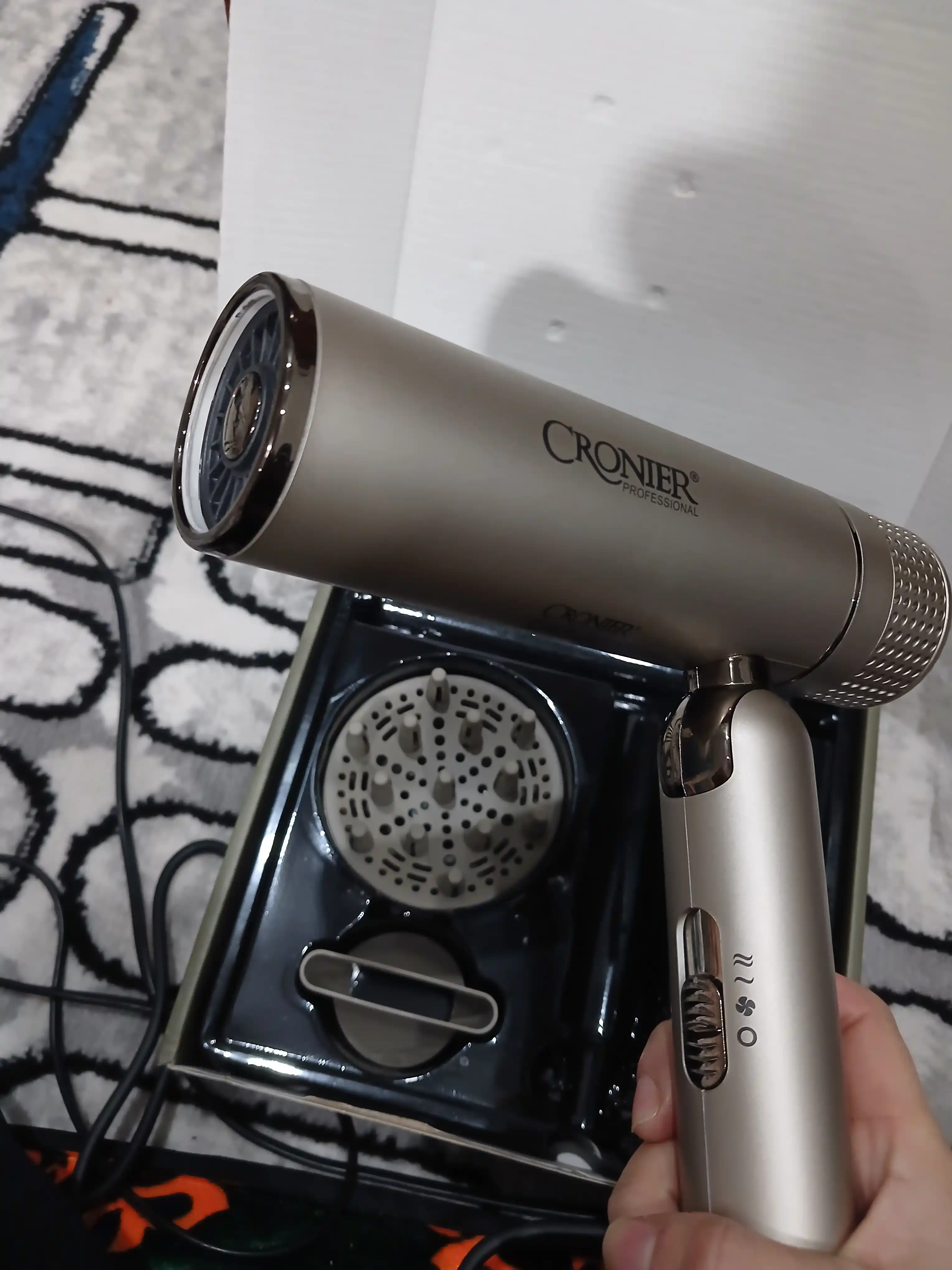 Professional fen soch quritgich CRONIER , quritish va turmaklash uchun, 2800W