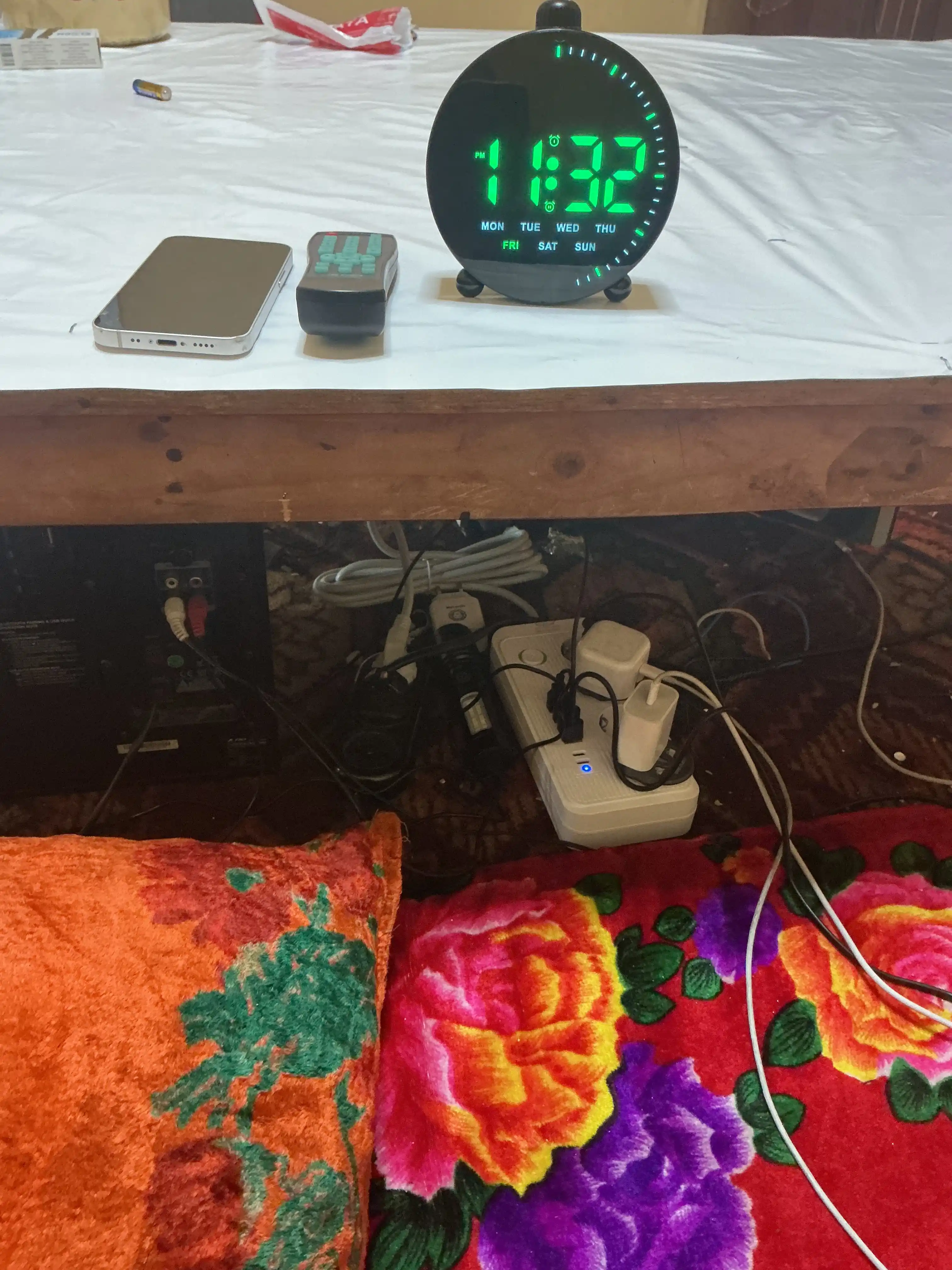 4ta USB va 2ta Type-C portli tarmoq filtri, 4ta rozetka, kabel uzunligi 3m, quvvati 2500Vt