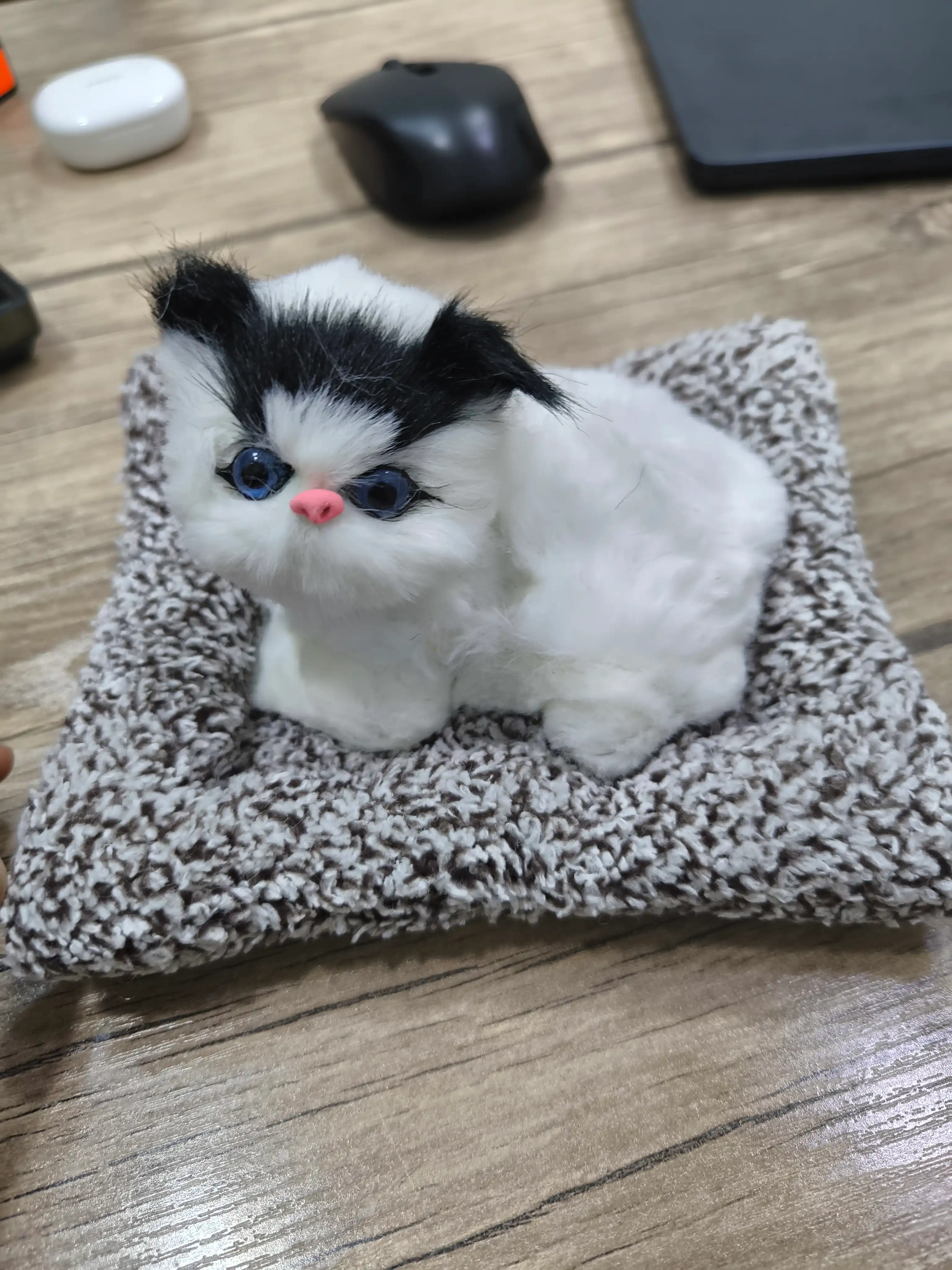 Сувенирная игрушка "Спящий котенок", для машины и дома 14х15,5 см