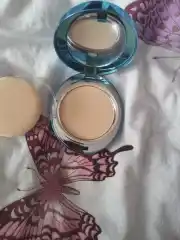 Пудра для лица матирующая Enough компактная Collagen 3в1, фиксирует макияж