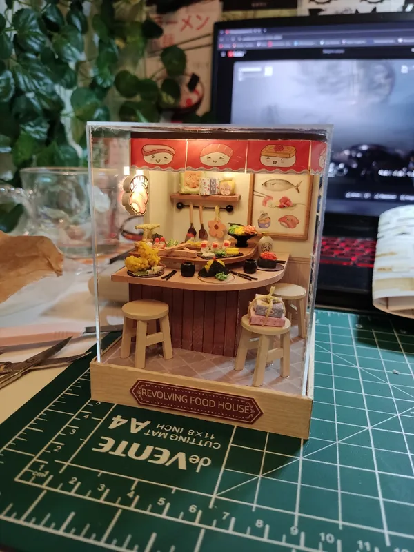 Suvda suzuvchi kemalar butulkada: "Titanik", "Qora Marjon", "One Piece", anti-stress