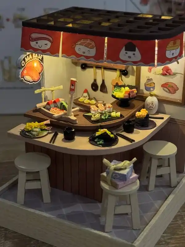Suvda suzuvchi kemalar butulkada: "Titanik", "Qora Marjon", "One Piece", anti-stress