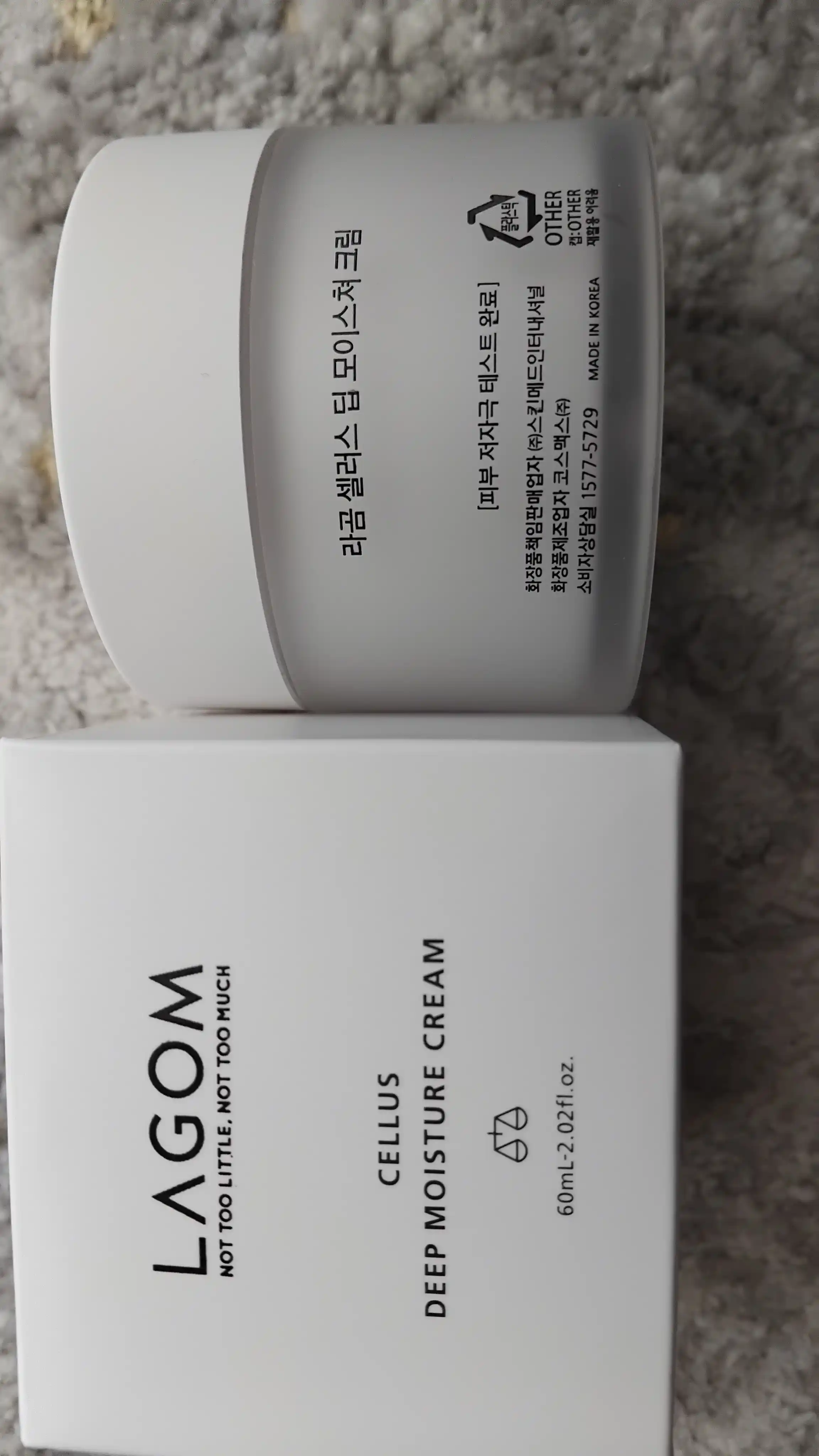 Ayollar va qizlar uchun yuz uchun namlantiruvchi krem, 60 ml