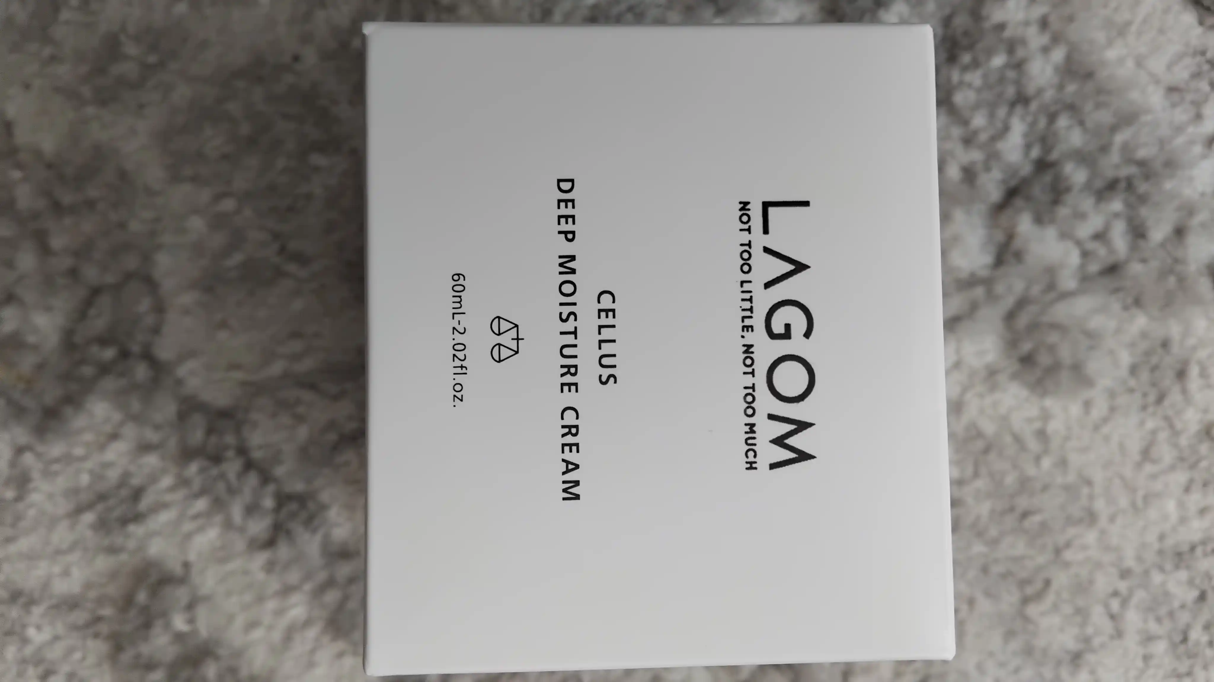 Ayollar va qizlar uchun yuz uchun namlantiruvchi krem, 60 ml