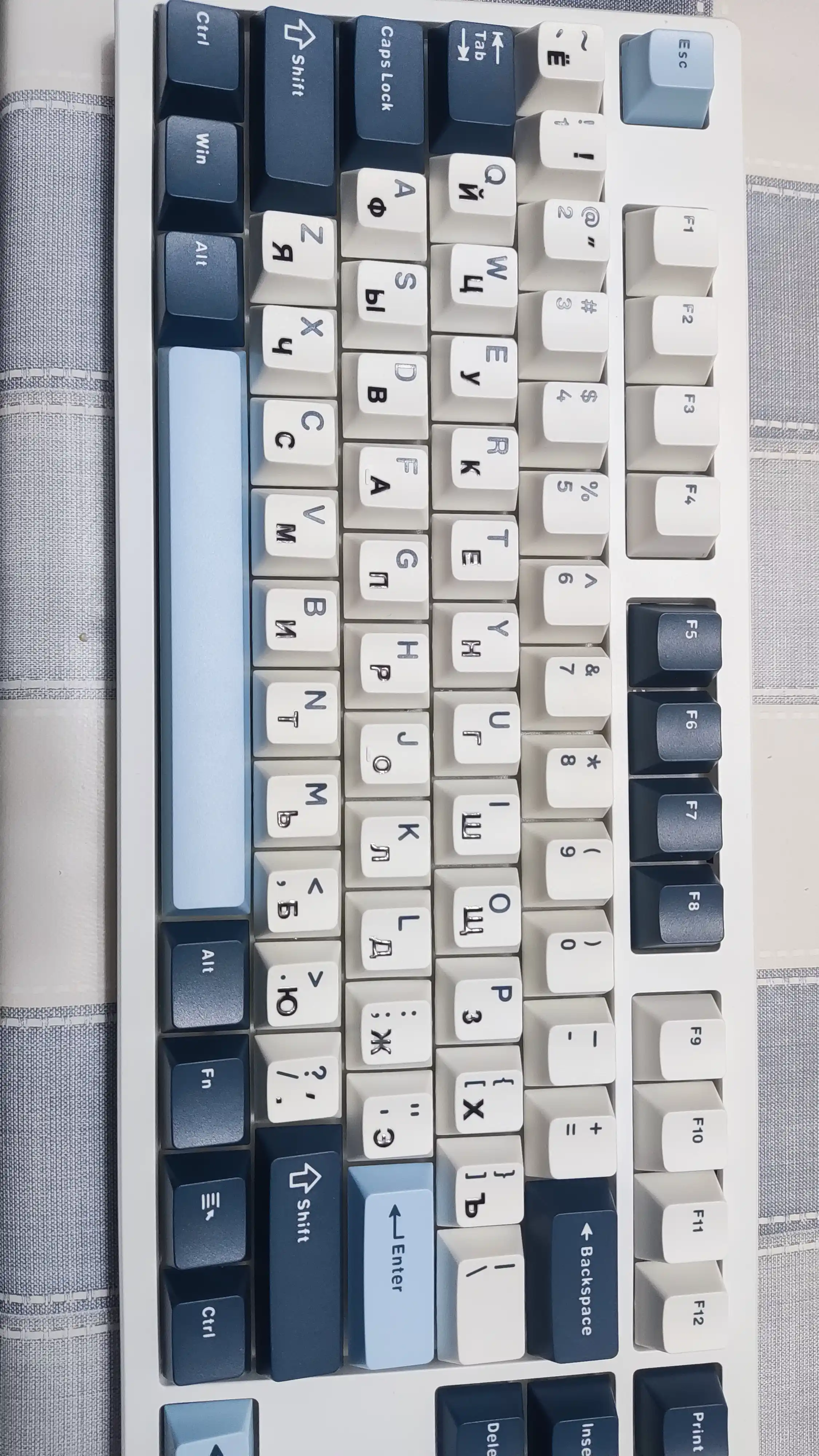 Shaffof ruscha kLaviatura nakleykasi – 3D bo‘rtma harflar, universal keyboard sticker
