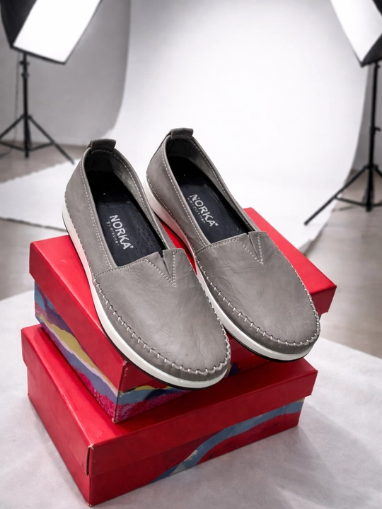 Ayollar uchun tabiiy charm slip-on tufli, qulay va yengil kundalik oyoq kiyim