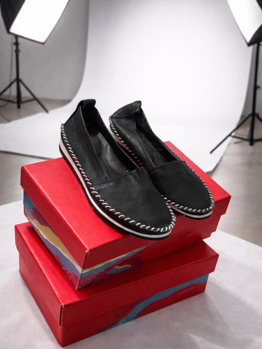 Ayollar uchun tabiiy charm slip-on tufli, qulay va yengil kundalik oyoq kiyim