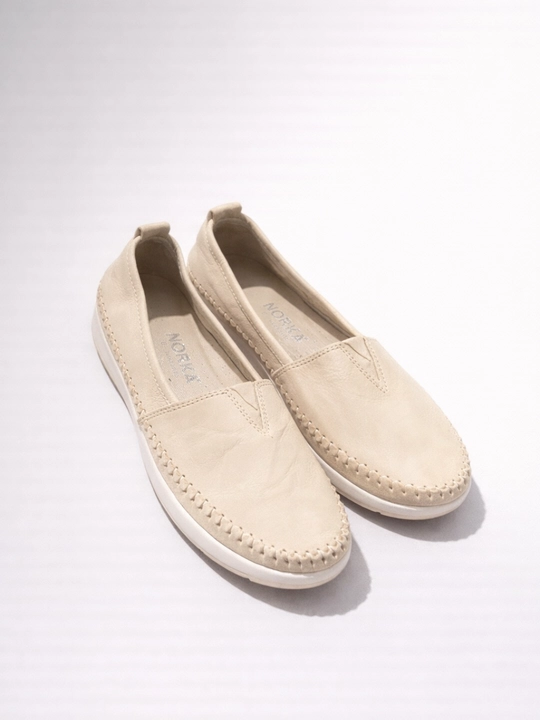 Ayollar uchun tabiiy charm slip-on tufli, qulay va yengil kundalik oyoq kiyim