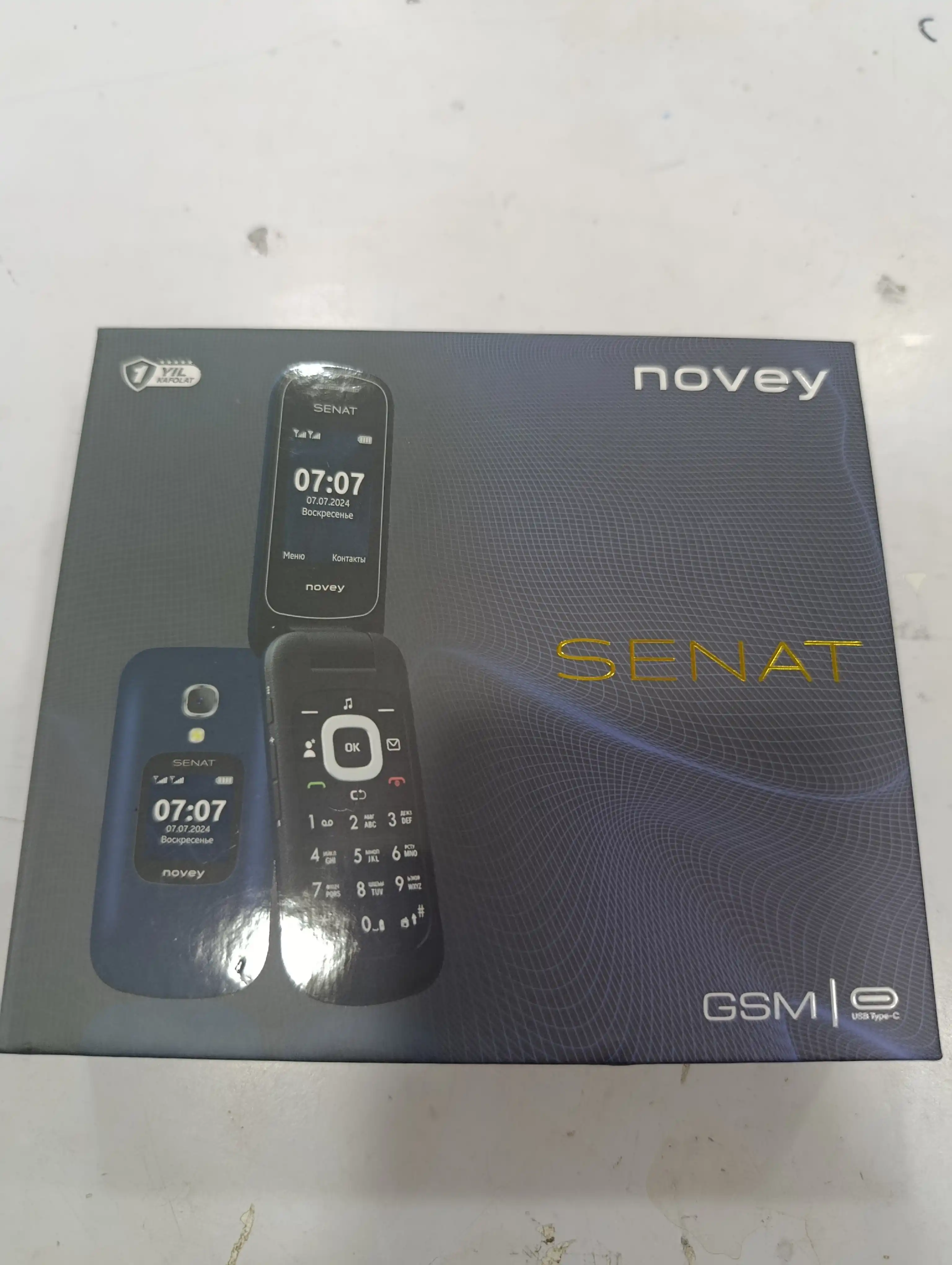 Novey Senat GSM mobil telefon-raskladushka, 2 SIM, kamera bor