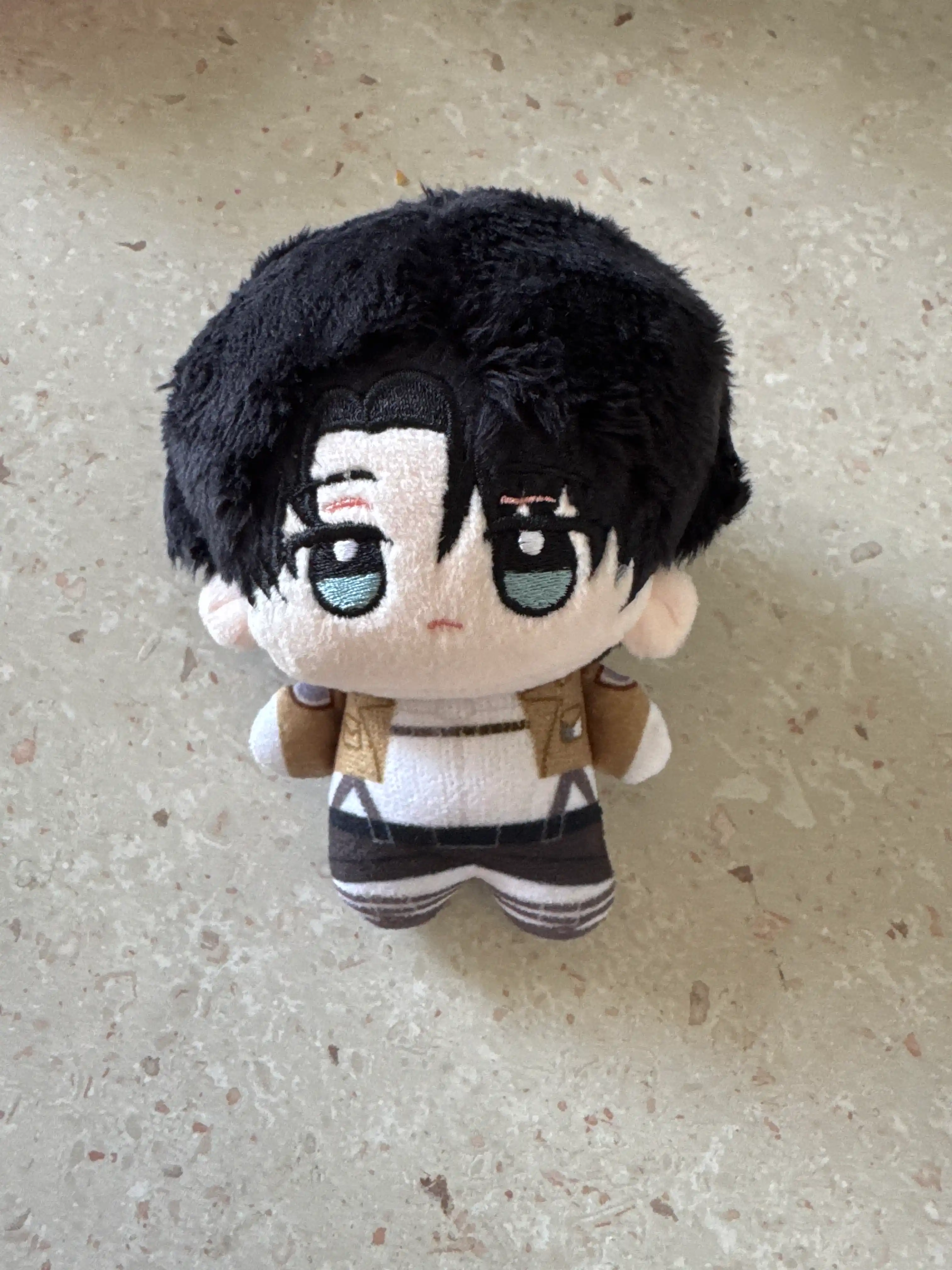 Attack on Titan: Mikasa, Levi va Eren tasvirlangan kalitchali kollektsiyali o'yinchoqlar