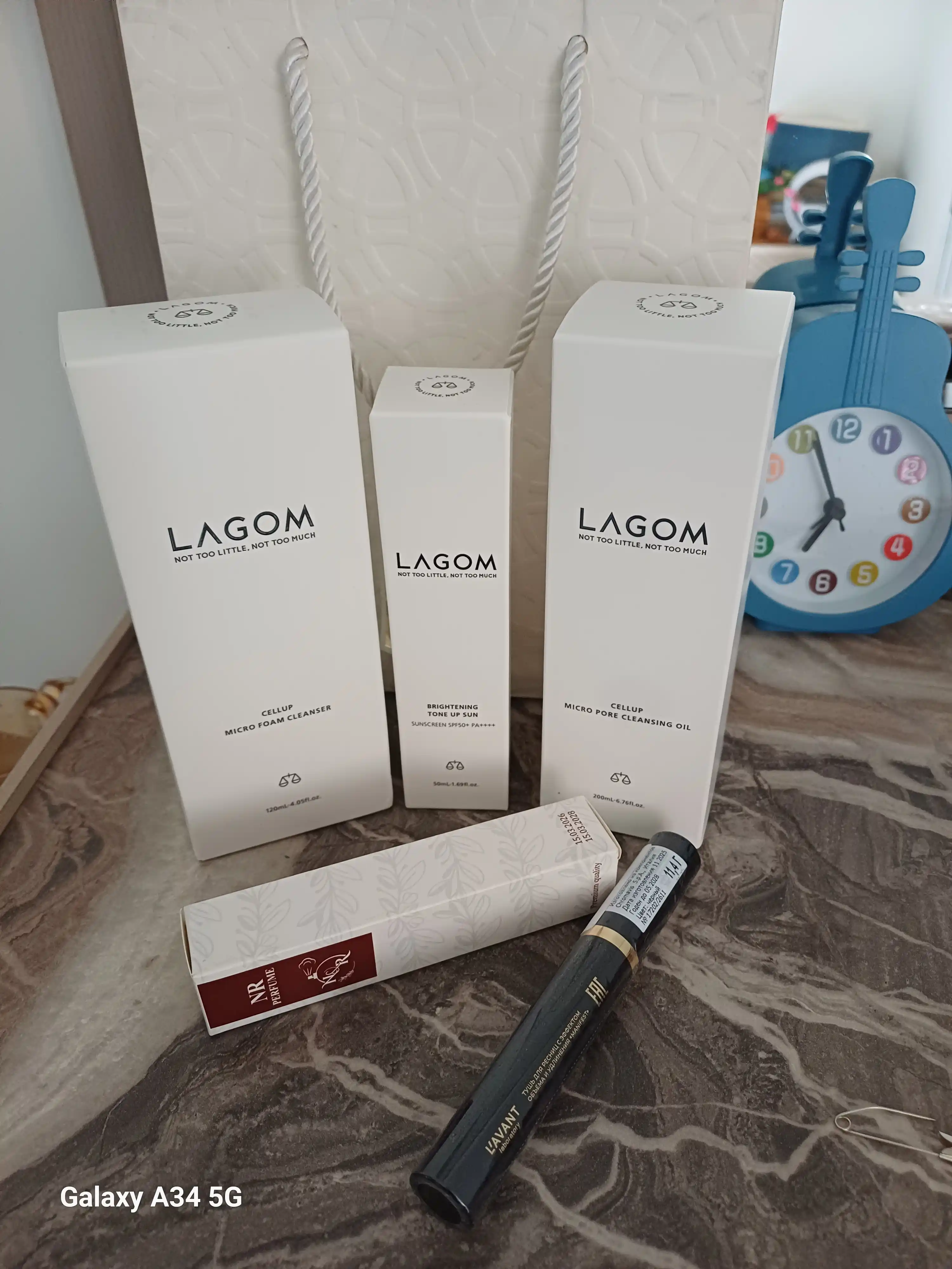 LAGOM — Gidrofil yog‘ makiyaj, SPF va sebumni tozalovchi, 200 ml