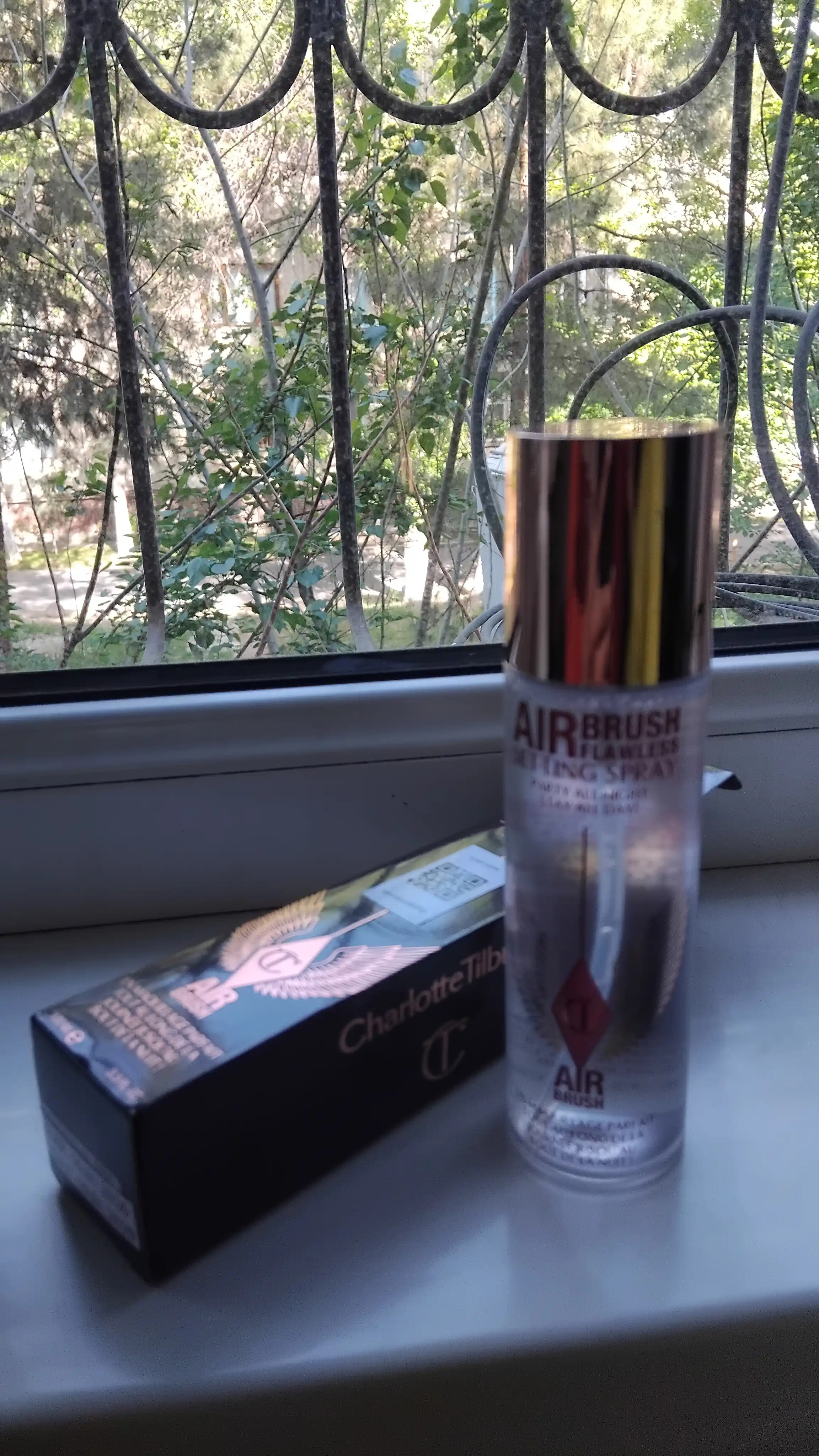 Fiksator sprey makiyaj qotiruvchi Charlotte Tilbury Airbrush Flawless Setting Spray, 100 ml