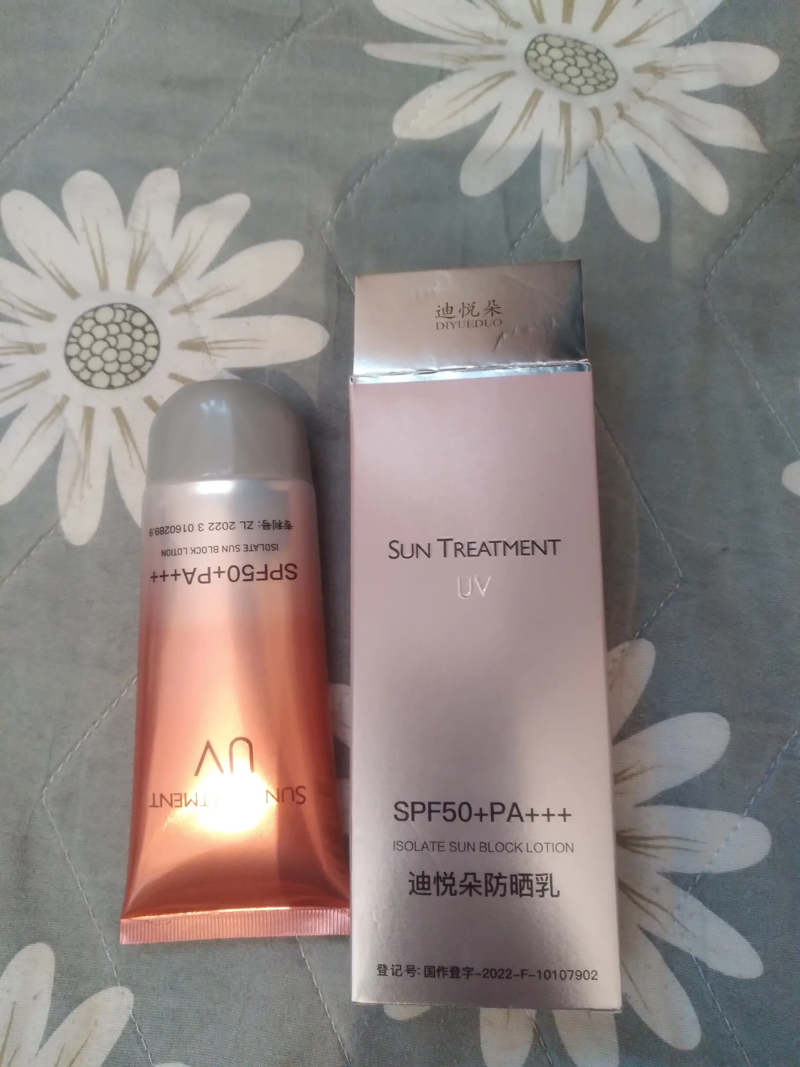 Quyoshdan himoya qiluvchi va namlantiruvchi yuz uchun krem UV SPF50+PA+++