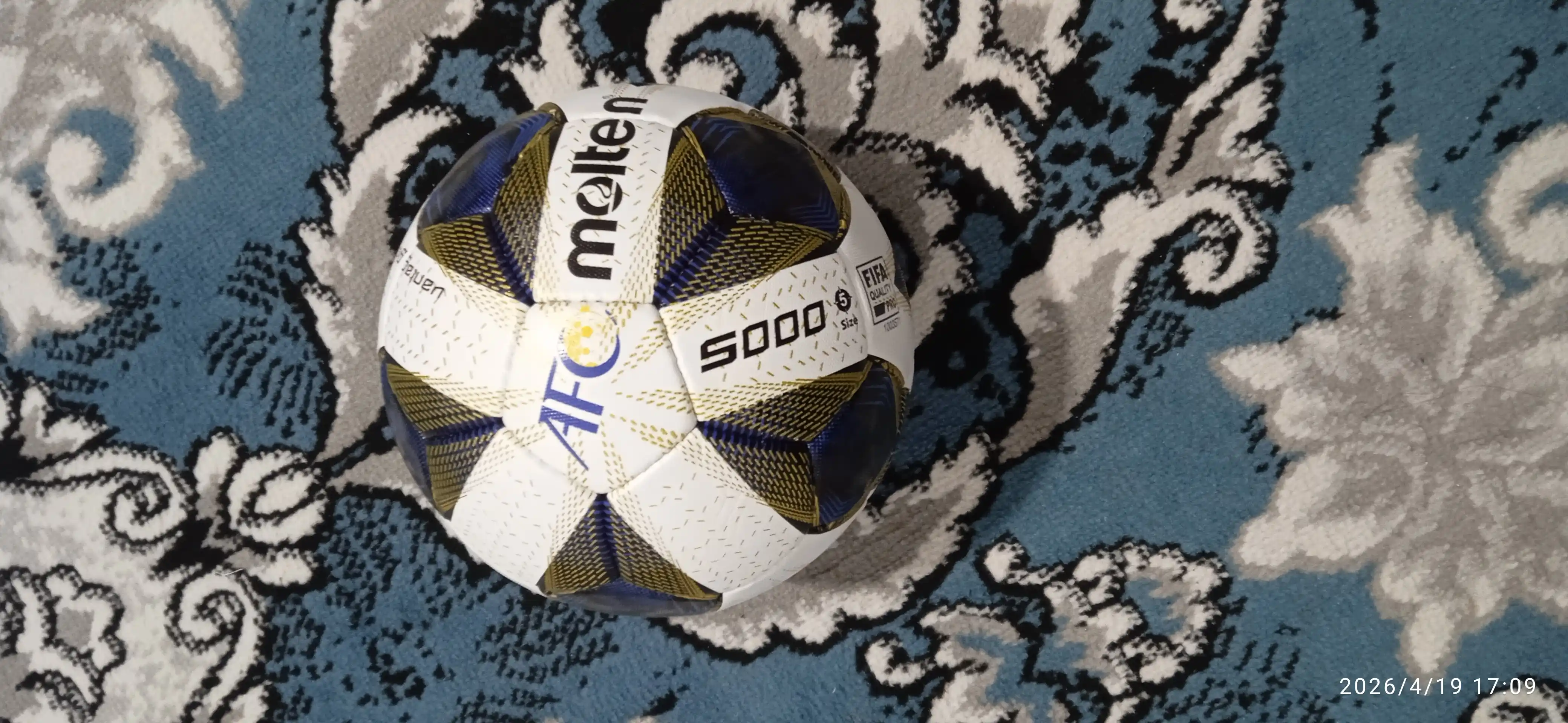 Futbol to'pi Molten F5A5000-AC, o'lcham 5