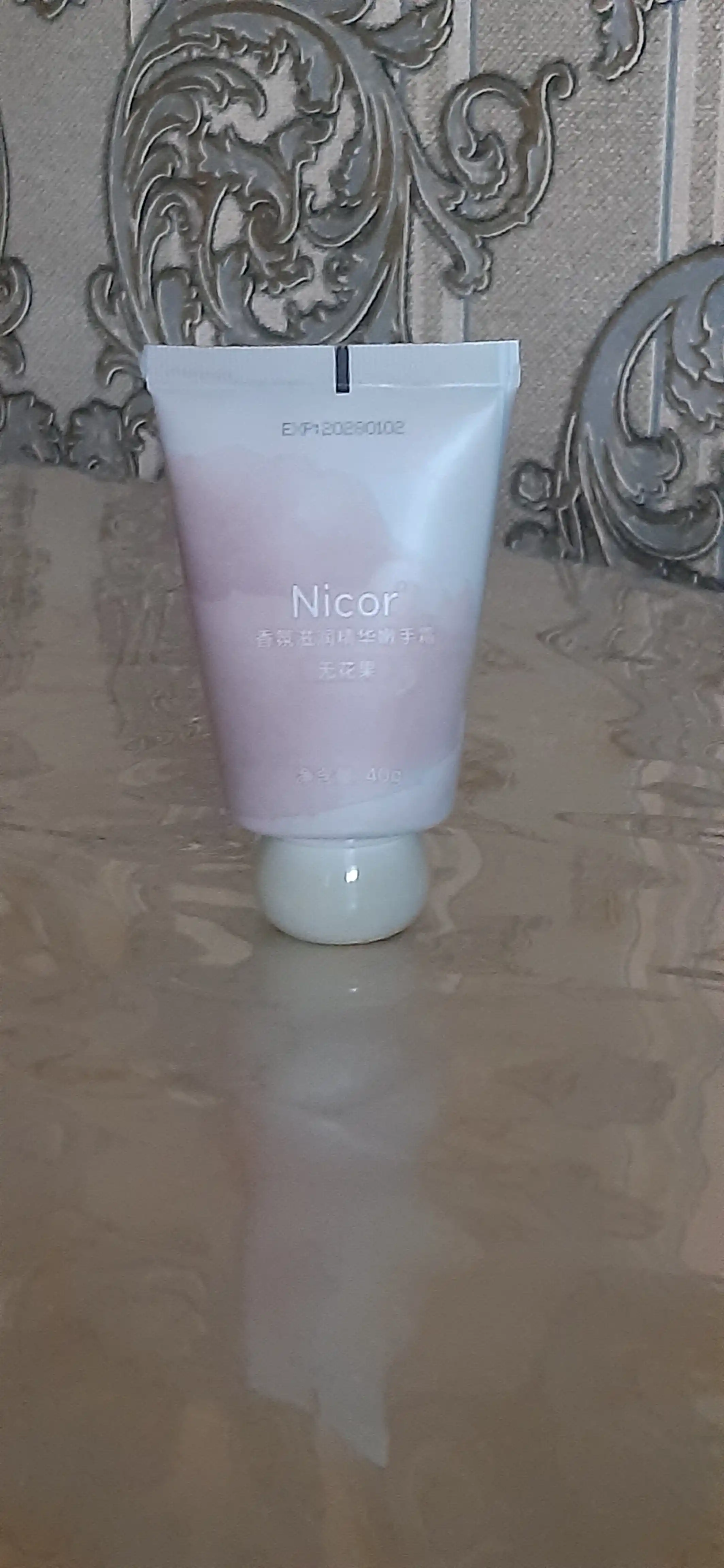 Namlovchi va oziqlantiruvchi qo'l kremi, 40 gr, antifrizli, meva aromati