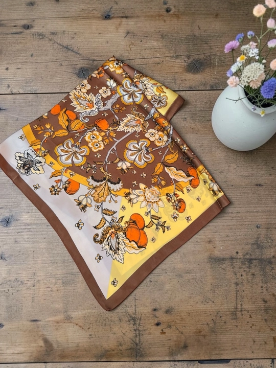Ayollar bandanasi, ro‘mol yumshoq, yoqimli atlasdan tayyorlangan, Xitoy, o‘lchami 67x67 sm