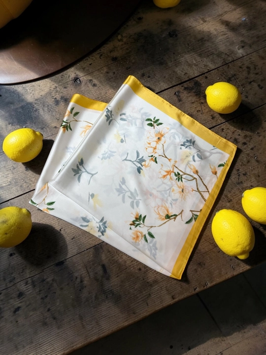 Ayollar bandanasi, ro‘mol yumshoq, yoqimli atlasdan tayyorlangan, Xitoy, o‘lchami 67x67 sm