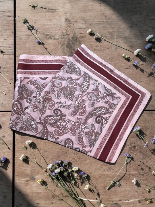 Ayollar bandanasi, ro‘mol yumshoq, yoqimli atlasdan tayyorlangan, Xitoy, o‘lchami 67x67 sm
