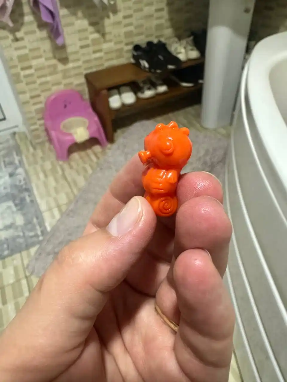 Шипучая бомбочка для ванны с игрушкой "Bomb Surprise" мороженка, 115 гр