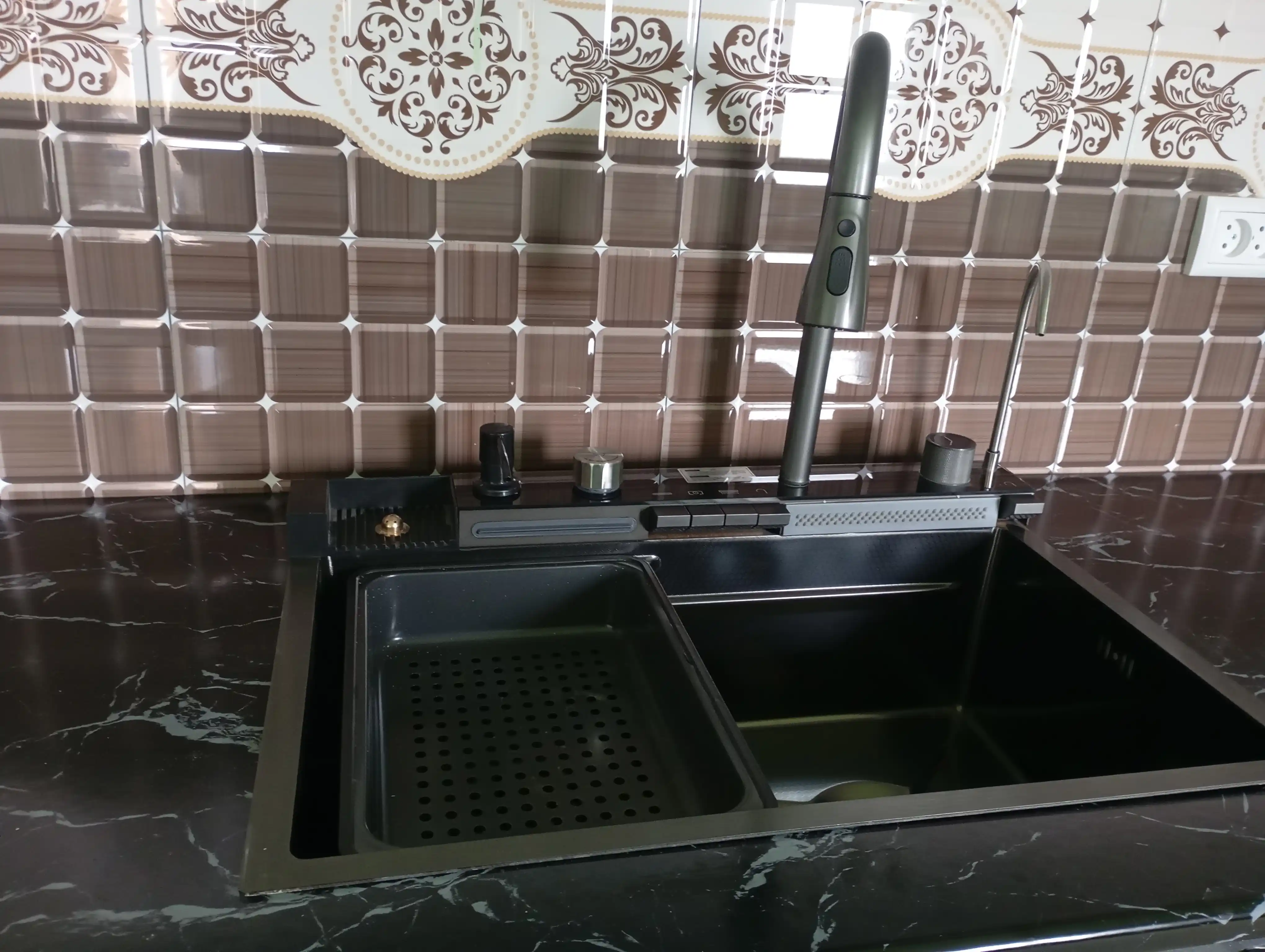Ko'p funksiyali nano rakovina 68x45 sm,oshxona yuvgichi, sharshara va stakan yuvgich bilan