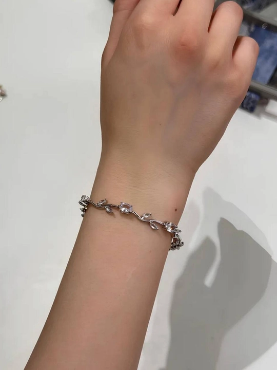 Lola shaklidagi bilaguzugi – nafis va elegantni Sovg‘a qutisi bilan