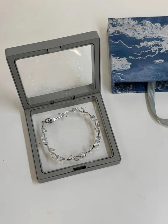 Lola shaklidagi bilaguzugi – nafis va elegantni Sovg‘a qutisi bilan