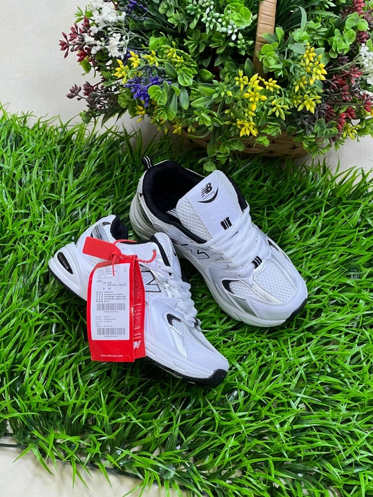 New Balance 530 Ayollar krossovkasi