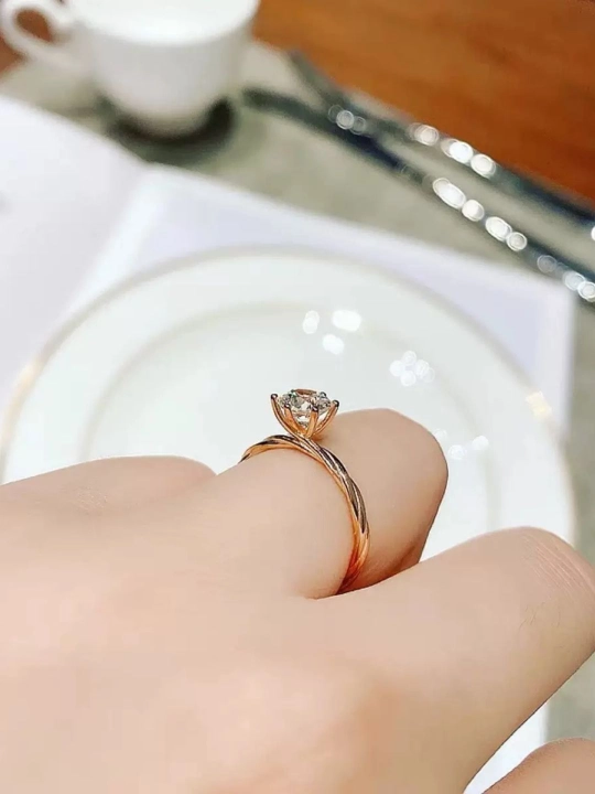 Серебряное кольцо 925 с цирконами для женщин – универсальный размер, премиальный блеск