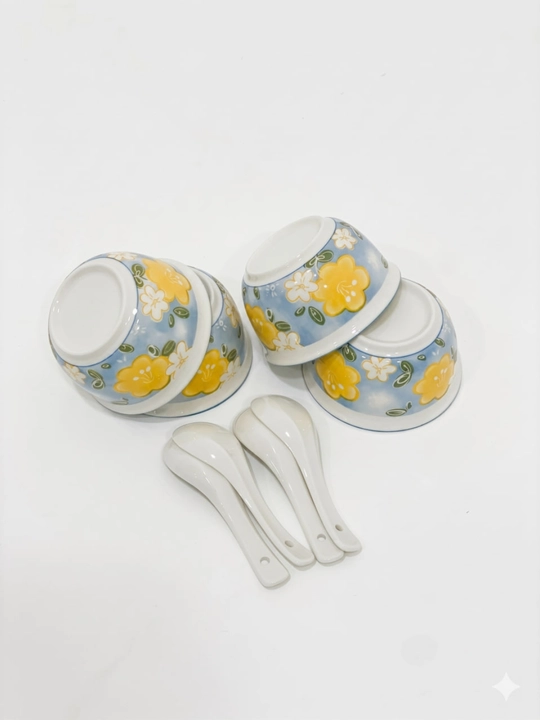 Oshxona idishlari sovg‘a to‘plami: chinni piyolalar va sopol qoshiqlar
