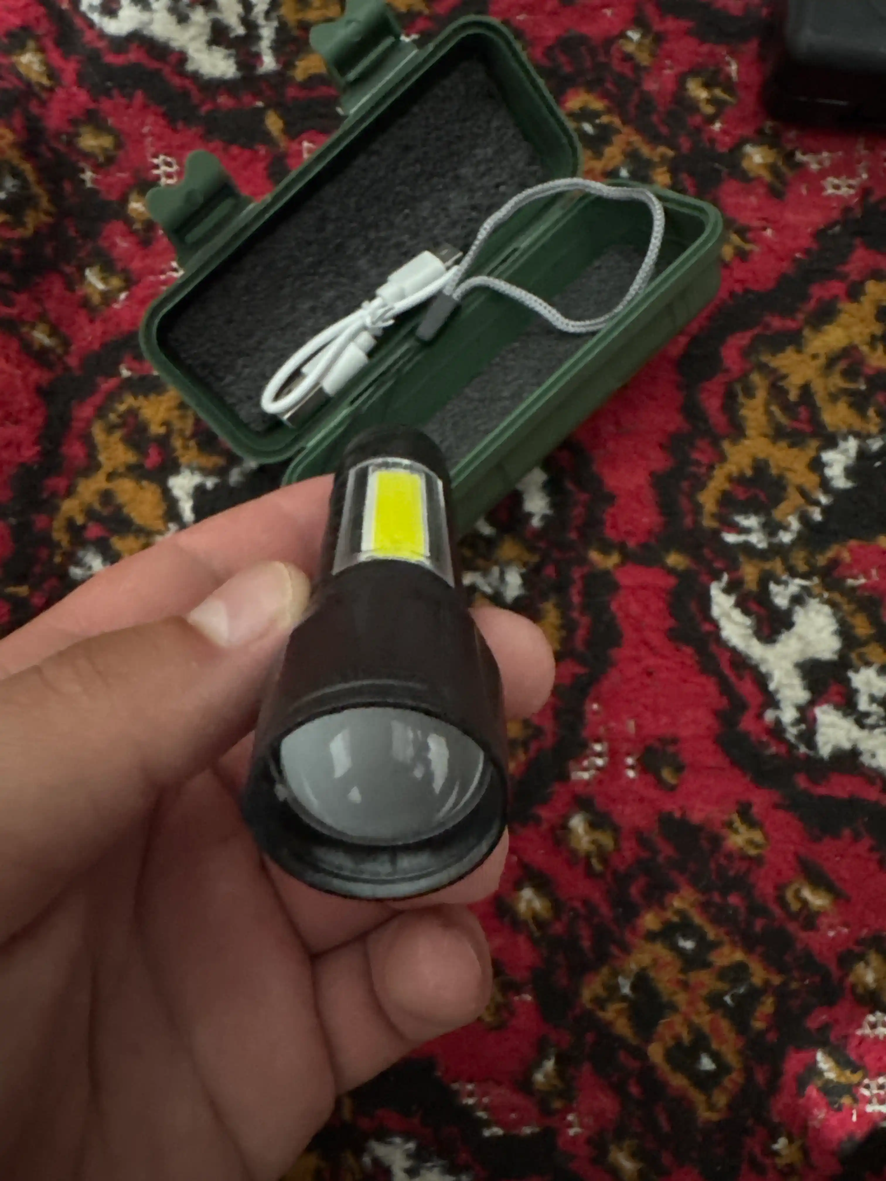 Akkumulyatorli qo‘l yorug‘lik diodli LED chiroq, USB-quvvatlagichning 3 xil yorug‘lik rejimi, g‘ilof shnuri