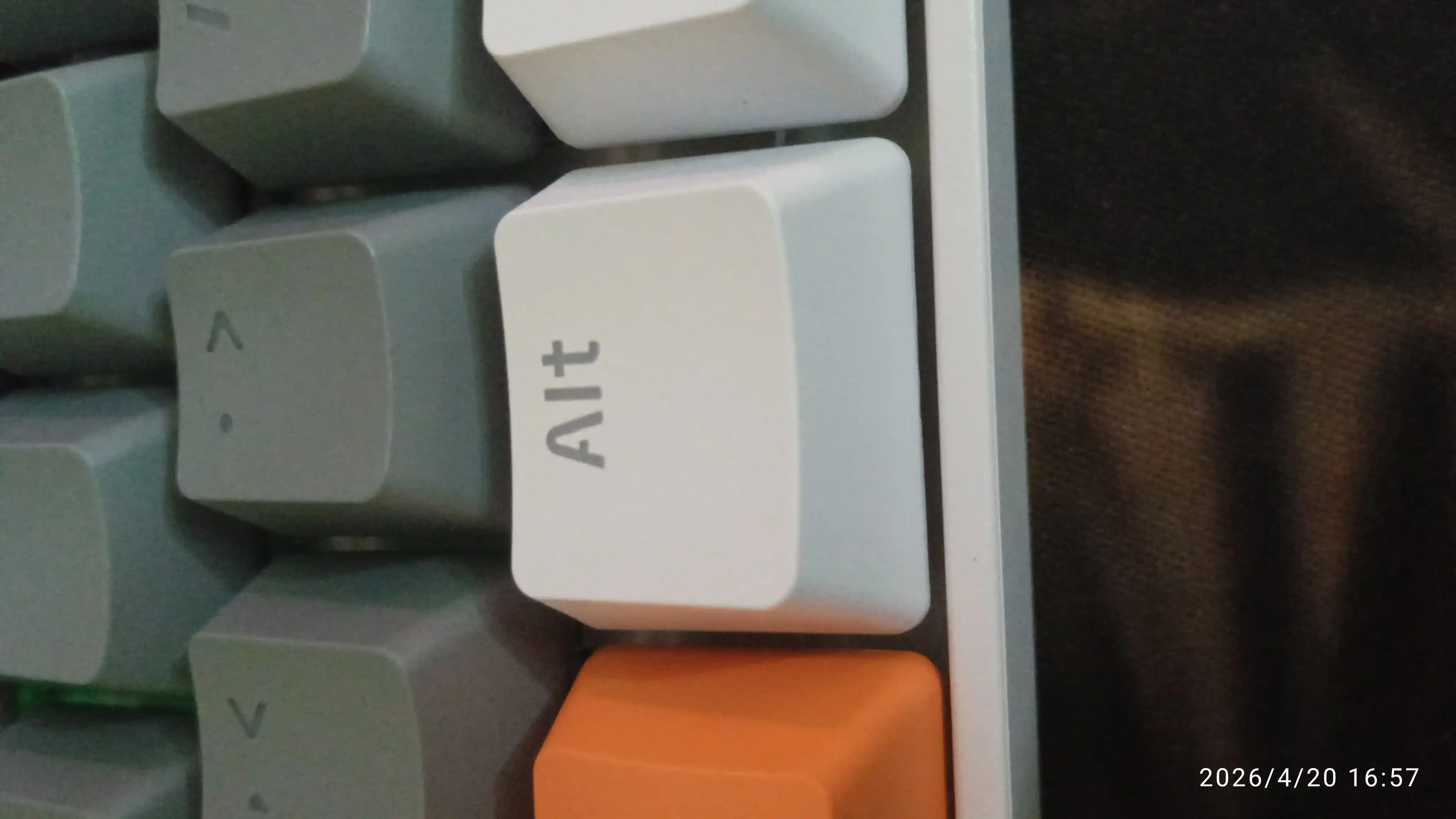 O'yin mexanik klaviaturasi T60