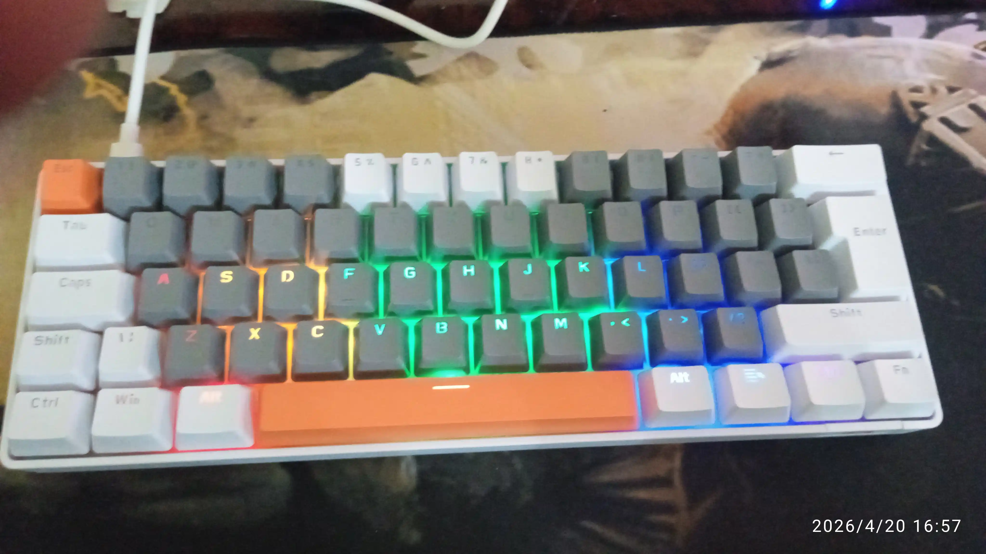 O'yin mexanik klaviaturasi T60