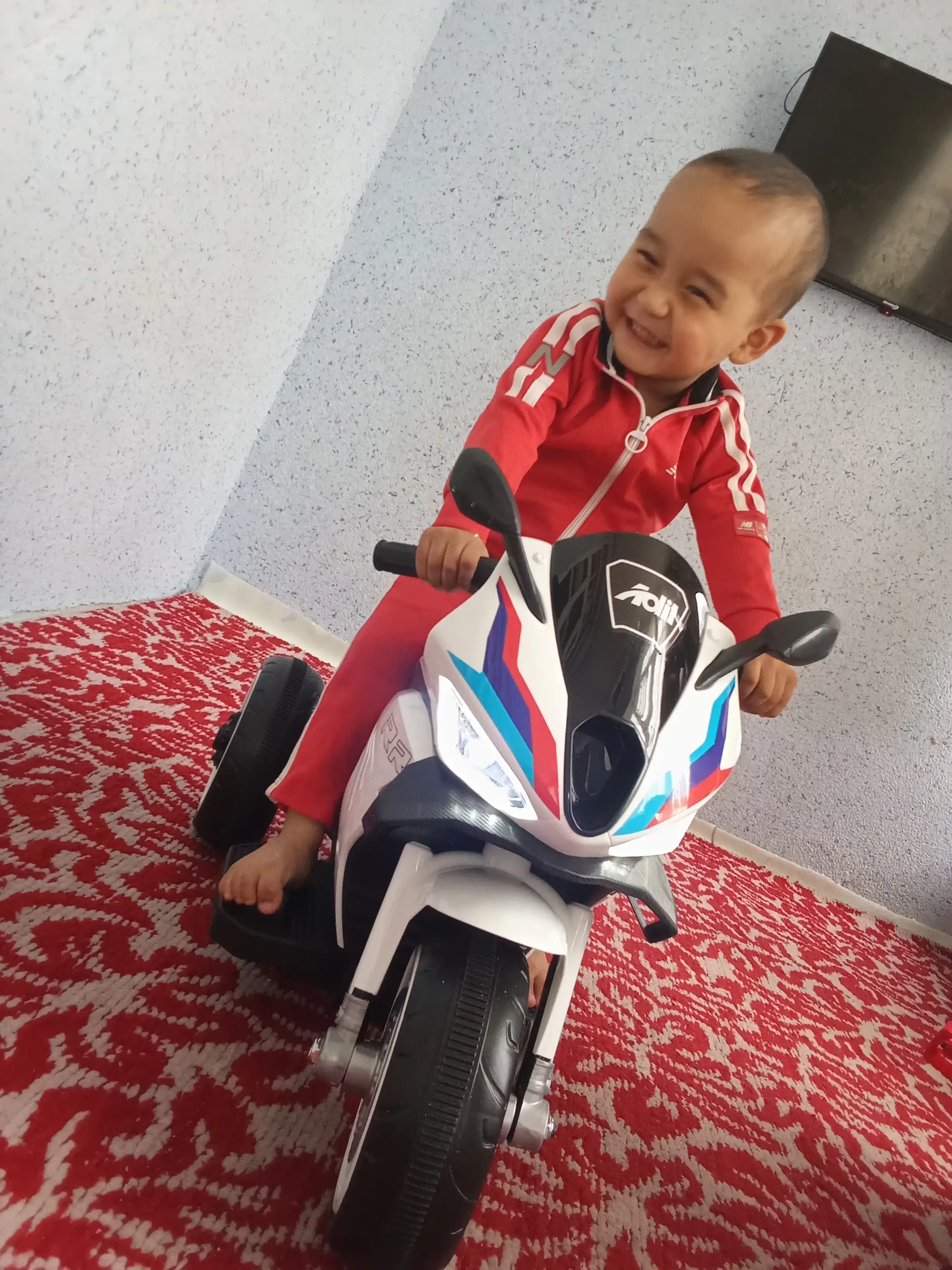 Bolalar elektr transporti-elektromototsikl