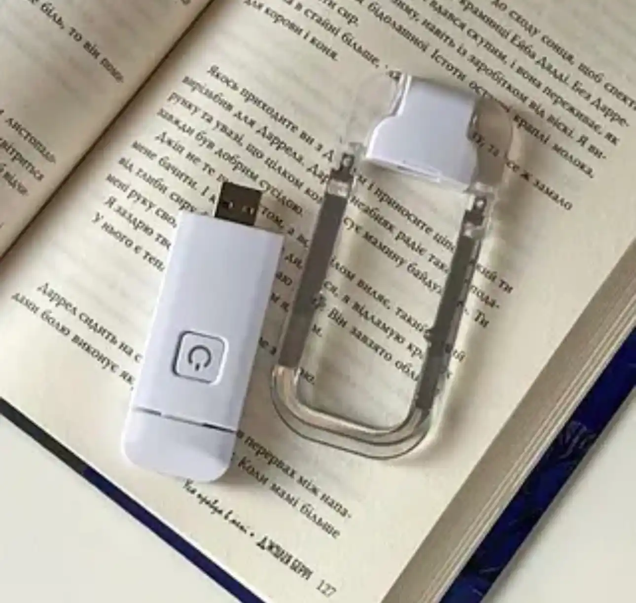 Kitob o‘qish uchun LED lampa – simsiz, USB zaryadli, 360° aylanuvchi