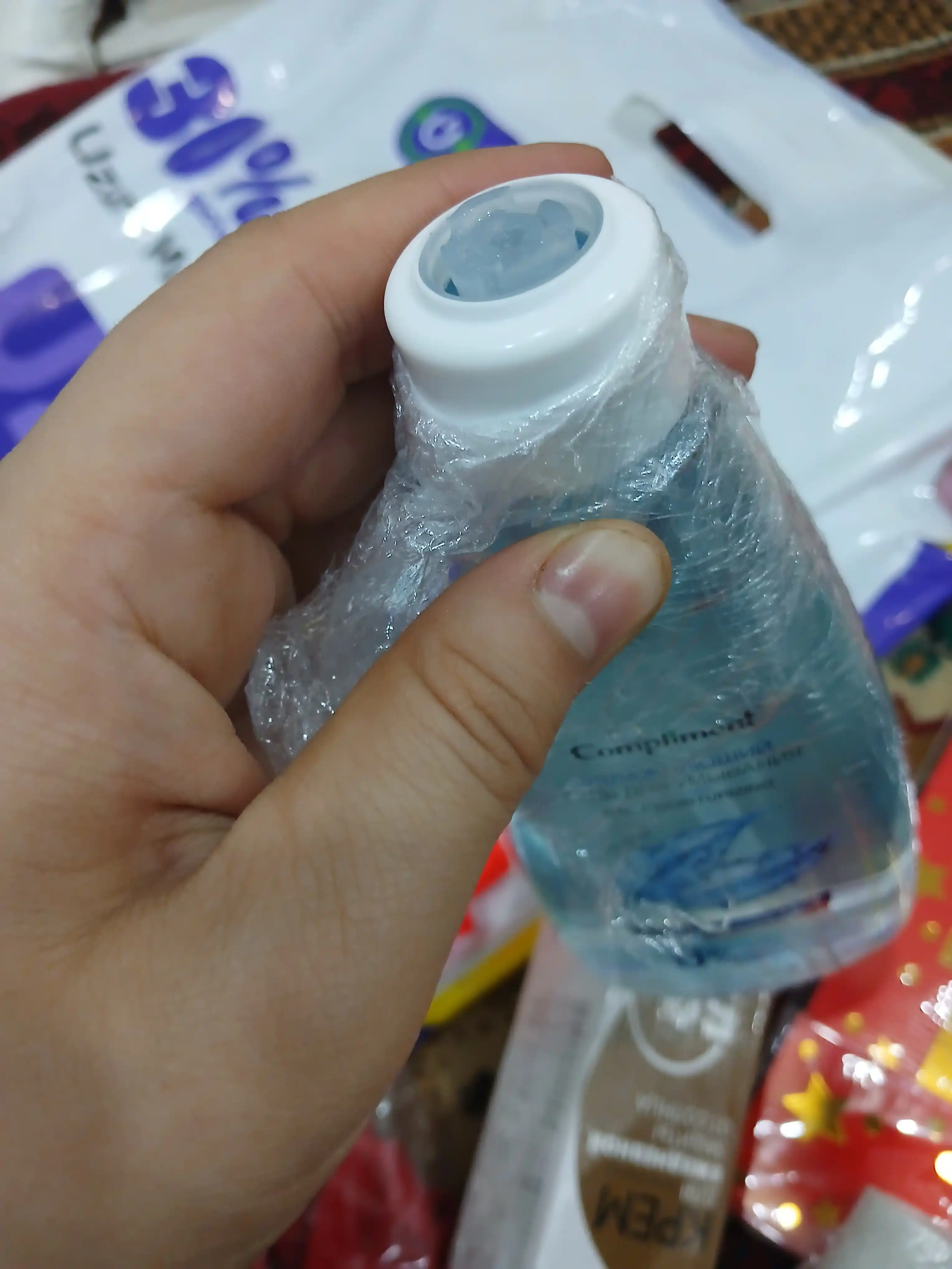 Yuvish, terini tozalash uchun gel, yuvinish uchun gel Compliment, 250 ml