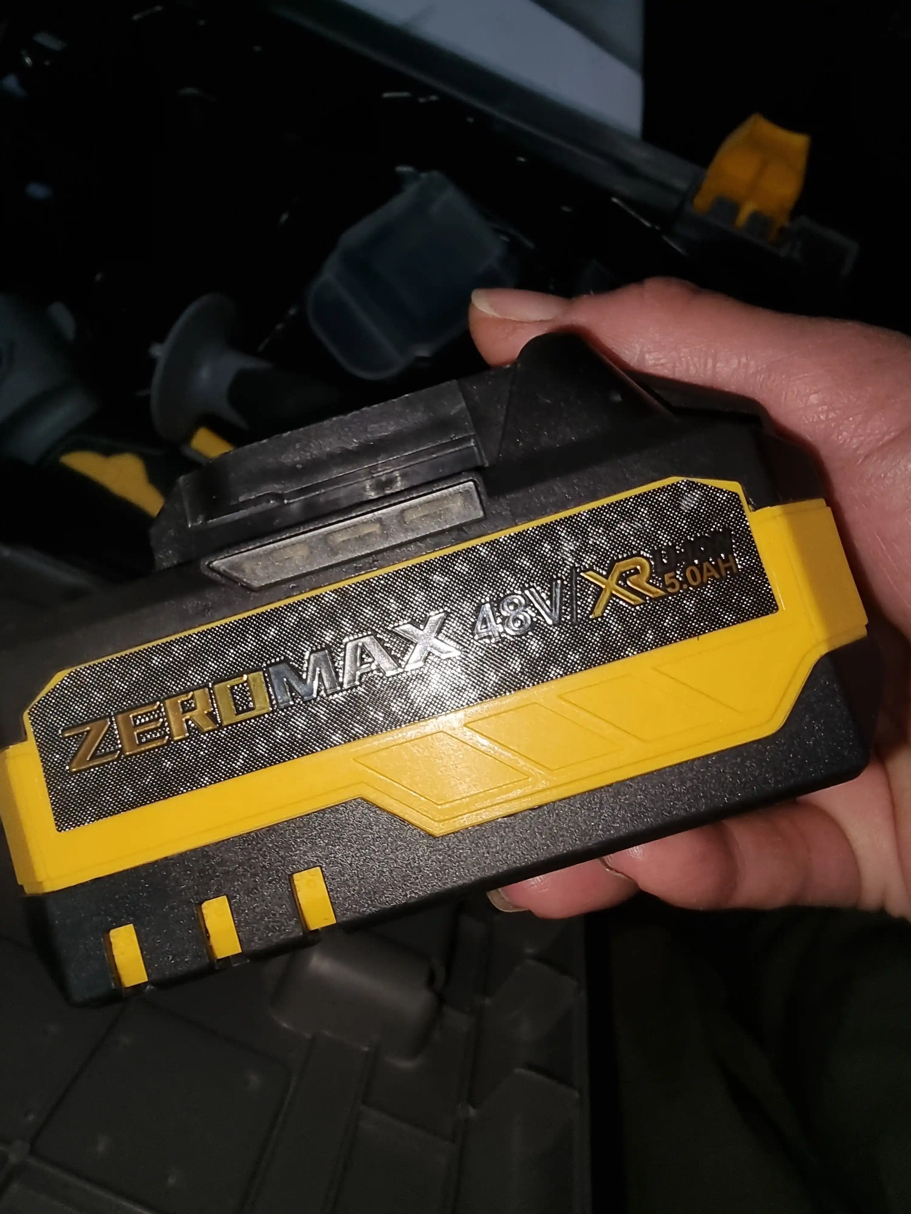 Uy va qurilish uchun kuchli dvigatelga ega Zeromax48V akkumulyatorli bolgarka