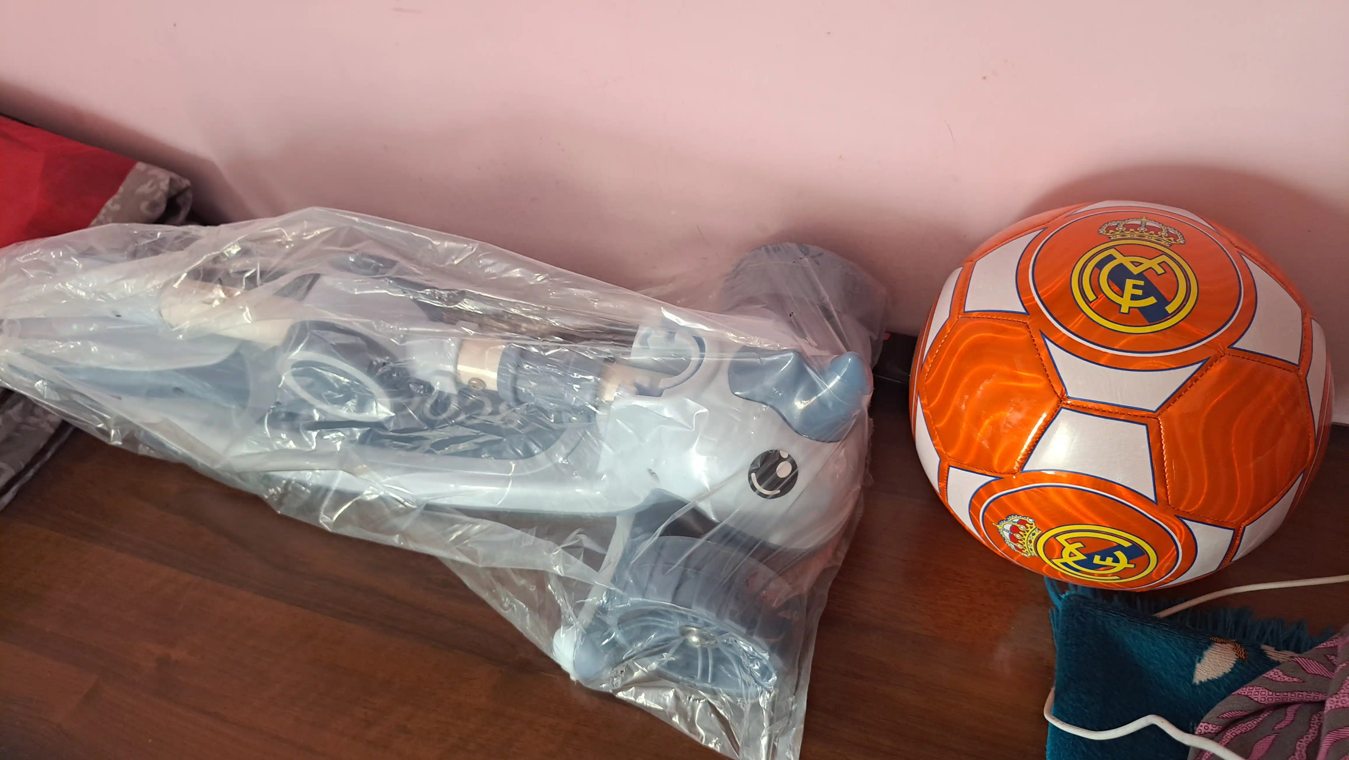 Bolalar uchun rang-barang va qulay samokat