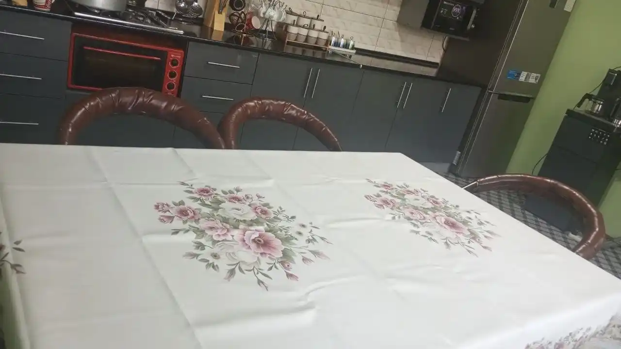 Клеёнка на стол для кухни и гостиной, цветочная, гладкая, моющаяся, прочная, не трескается