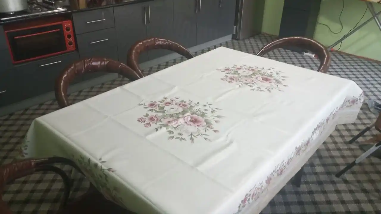 Клеёнка на стол для кухни и гостиной, цветочная, гладкая, моющаяся, прочная, не трескается