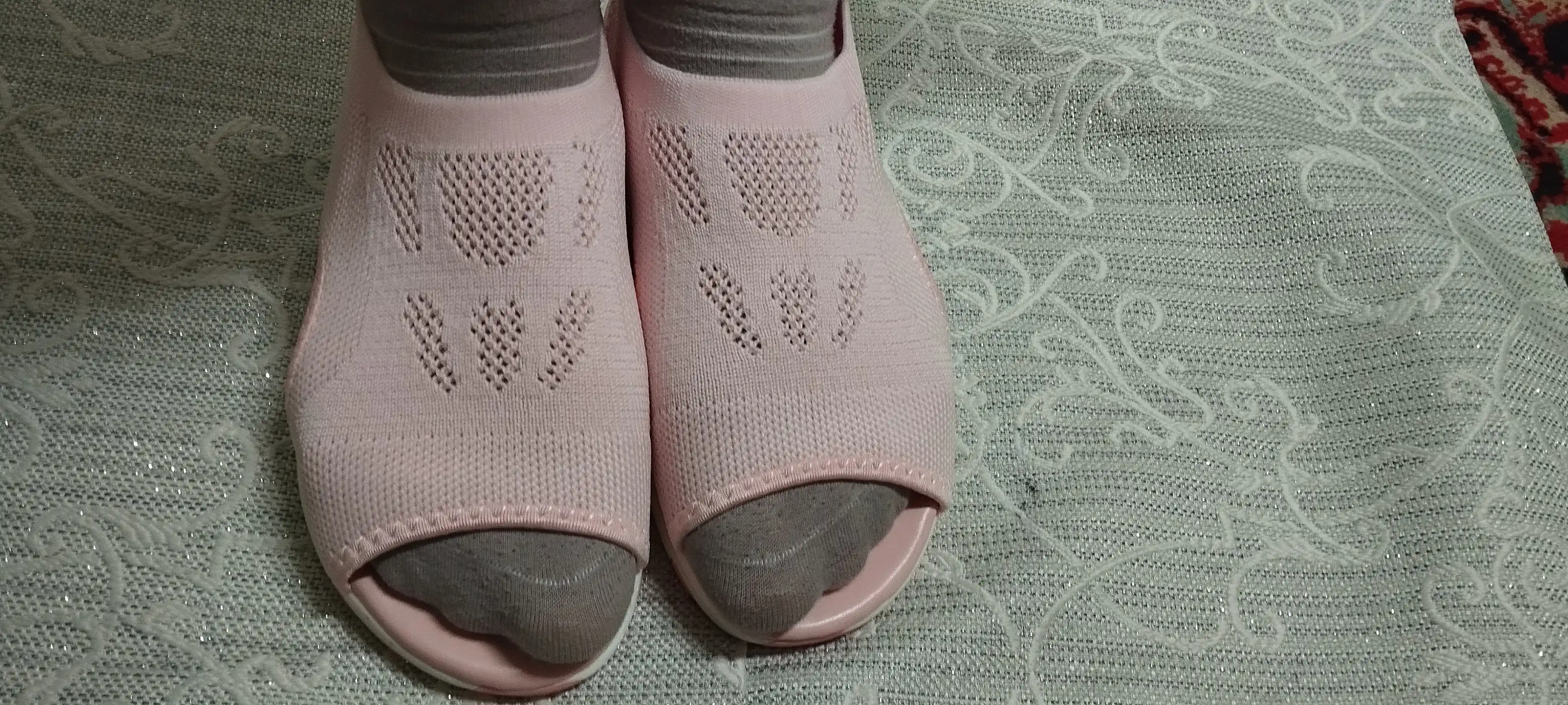 Ayollar uchun ortopedik sandallar, oyoq yoyini qo‘llab-quvvatlash va amortizatsiya bilan