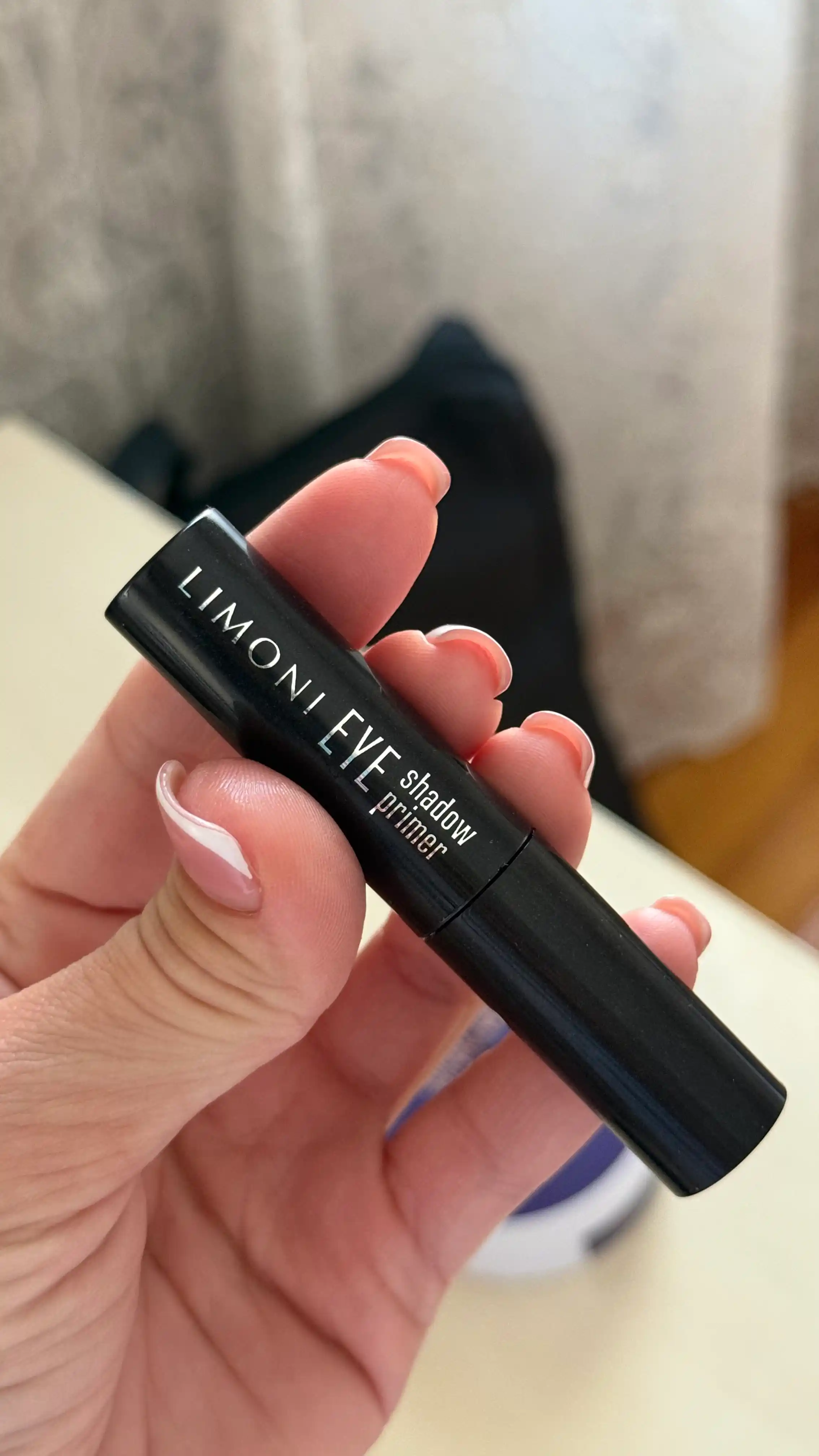 LIMONI Основа под тени для век "Eye Shadow Primer"